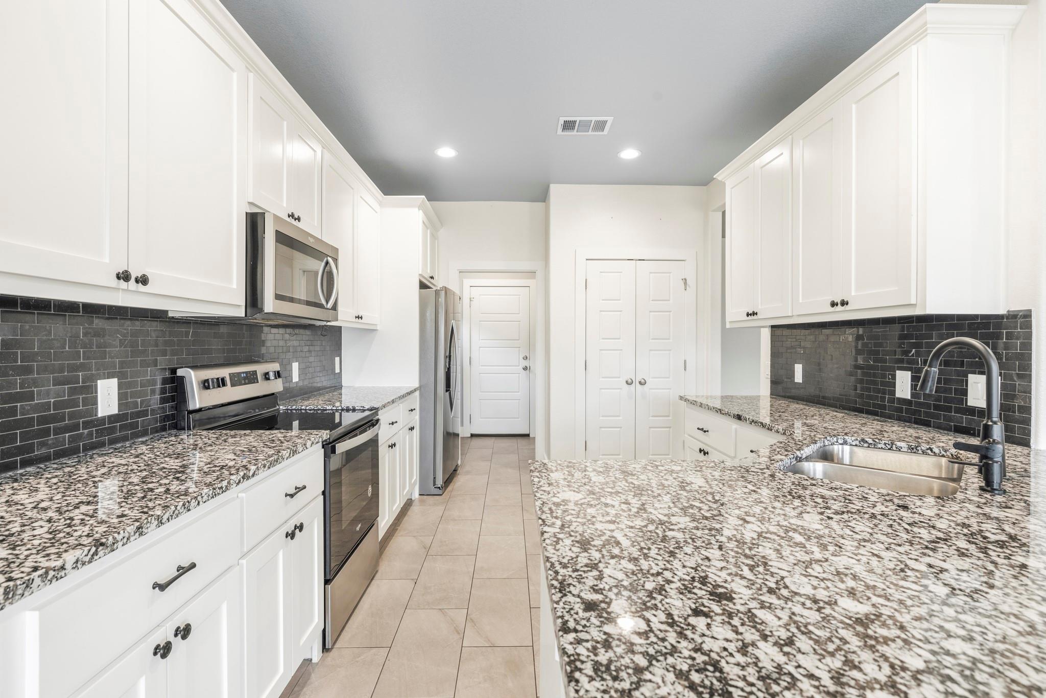 237 Dudley WAY, Fredericksburg, TX 78624 photo 4