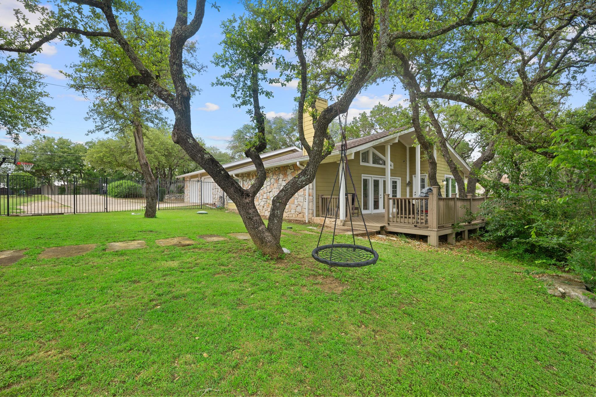 1211 Falcon Ledge DR, Austin, TX 78746 photo 5