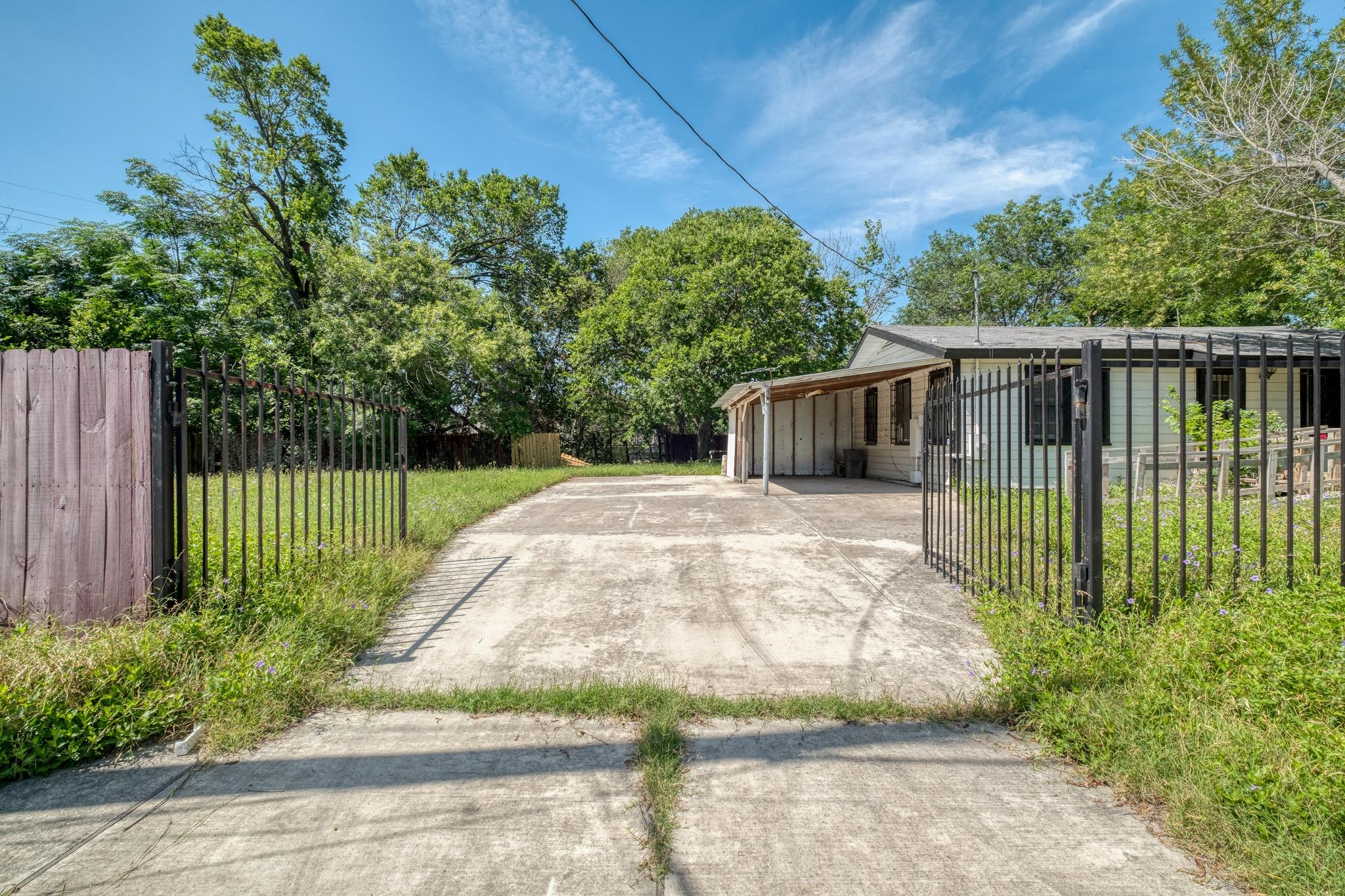 3509 Lyons RD, Austin, TX 78702 photo 2
