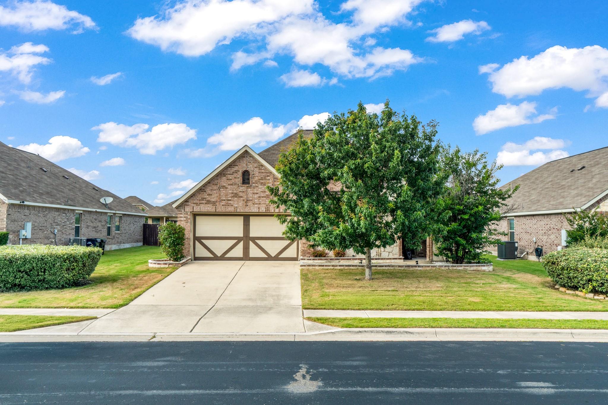 804 Farm House DR, Hutto, TX 78634 photo 3
