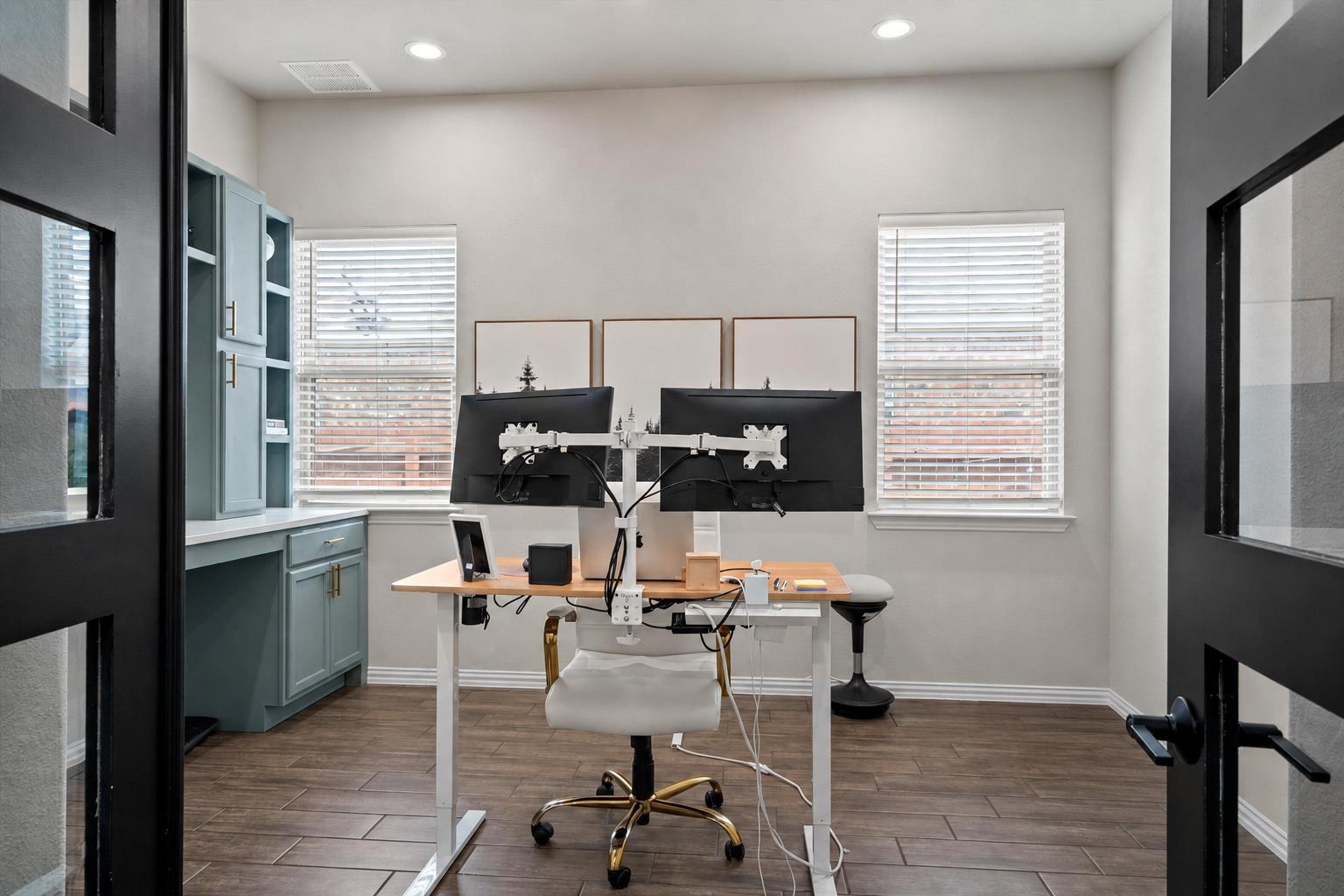 705 Hereford LOOP, Hutto, TX 78634 photo 4
