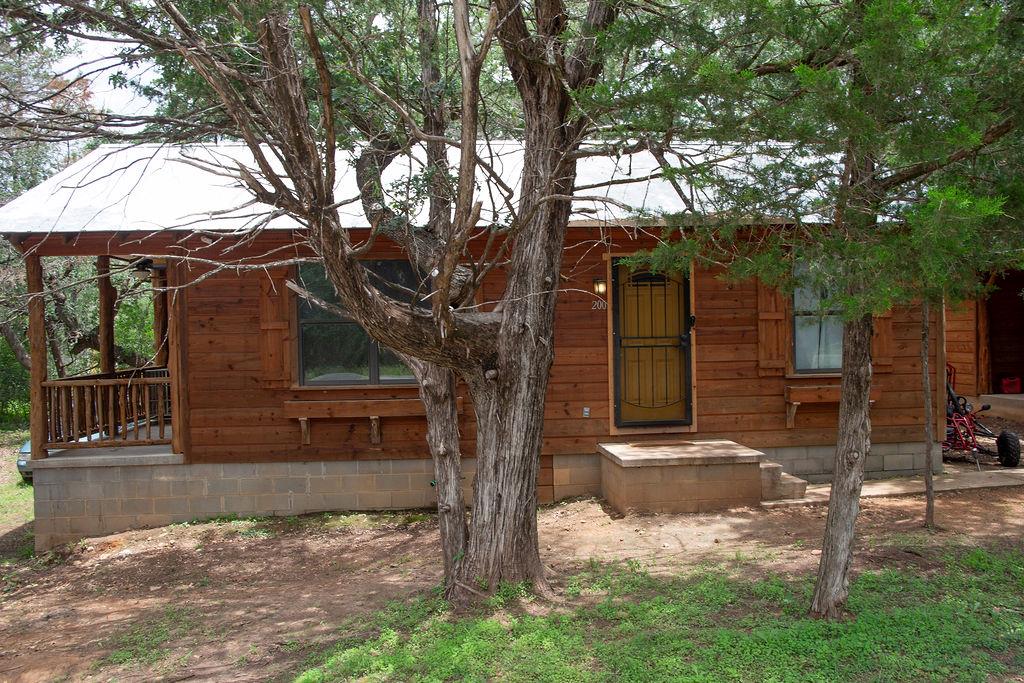 200 Arrowhead DR, Smithville, TX 78957 photo 3