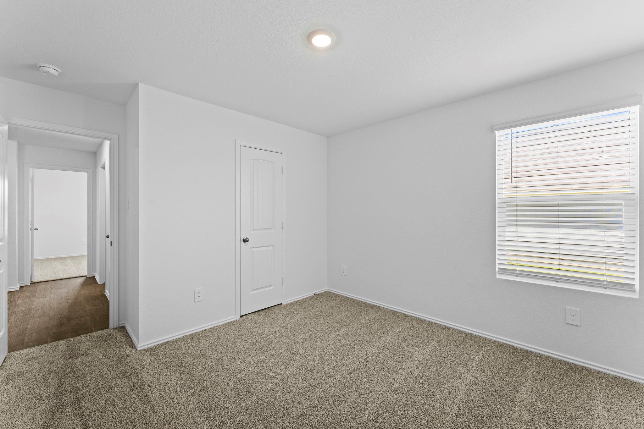 663 Ebbsfleet DR, Uhland, TX 78640 photo 4