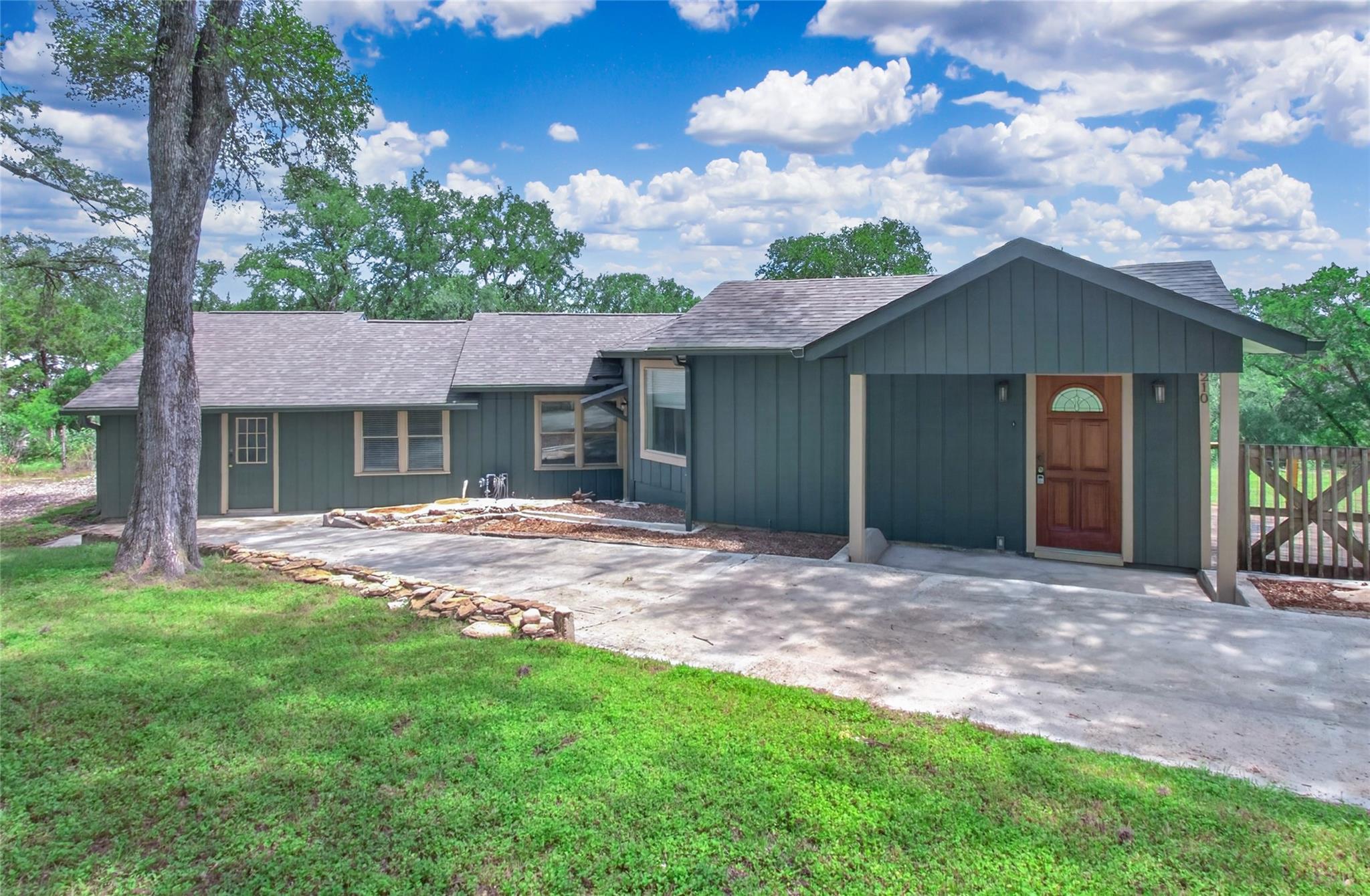 210 Harvard ST, San Marcos, TX 78666 photo 3
