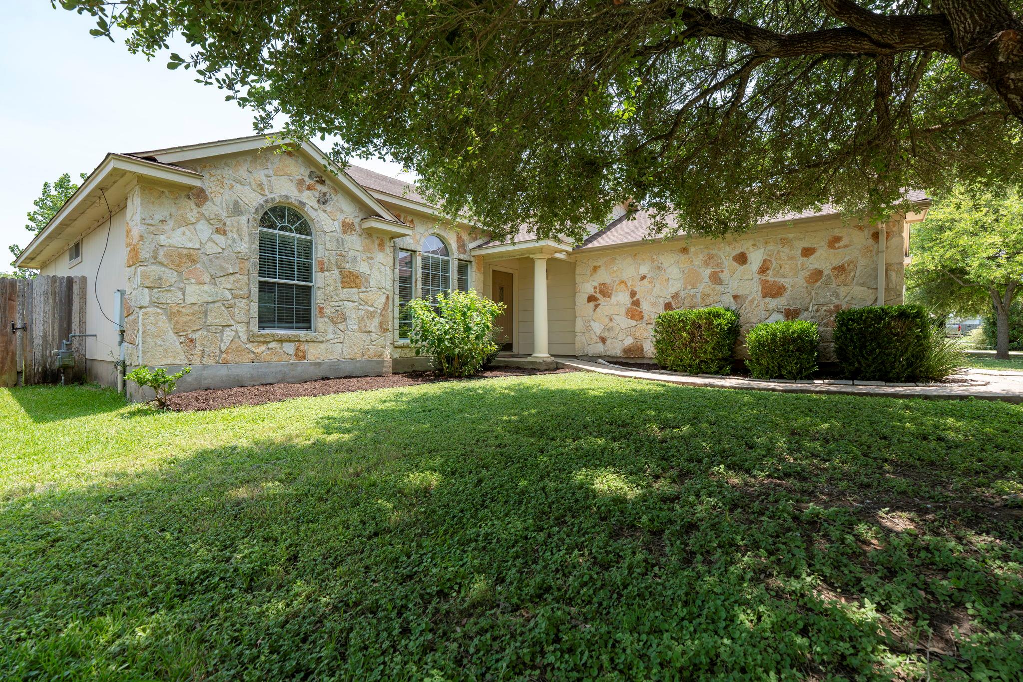 136 Atlantis, Kyle, TX 78640 photo 2