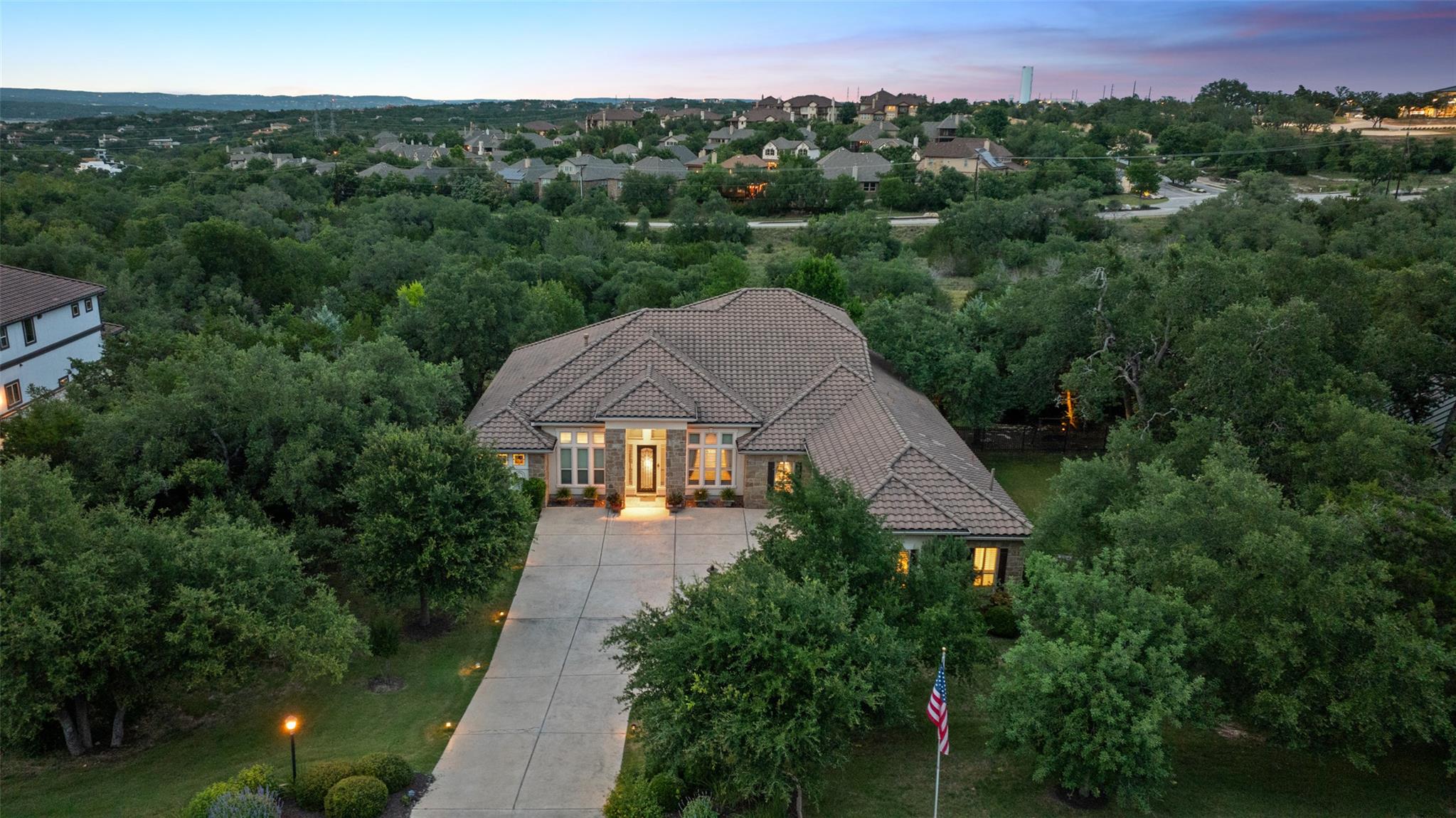407 Bella Montagna CIR, Austin, TX 78734 photo 2