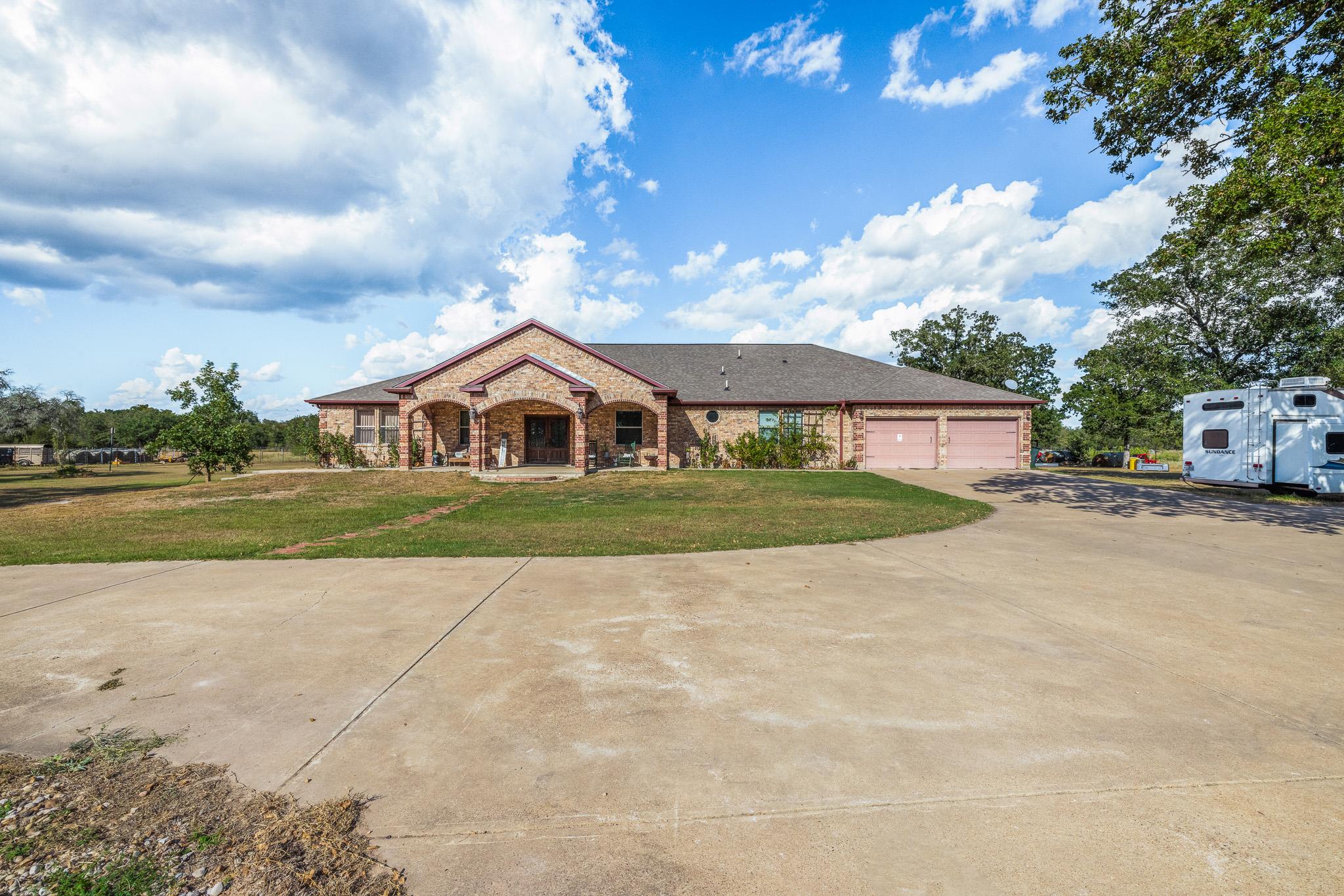 1102 Private Road 2332, Giddings, TX 78942 photo 2