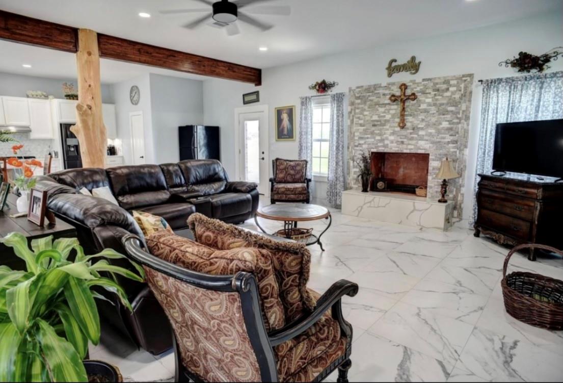 626 Sparta Field RD, Waelder, TX 78959 photo 5