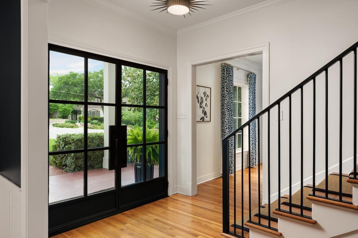1015 Gaston Ave, Austin, TX 78703 photo 2