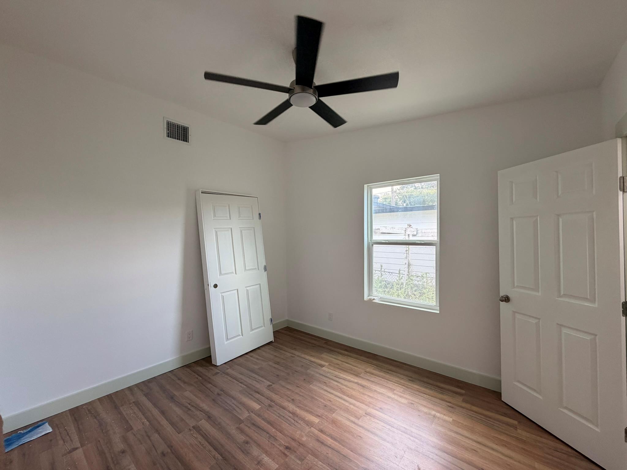 647 Erline Ave, San Antonio, TX 78237 photo 5