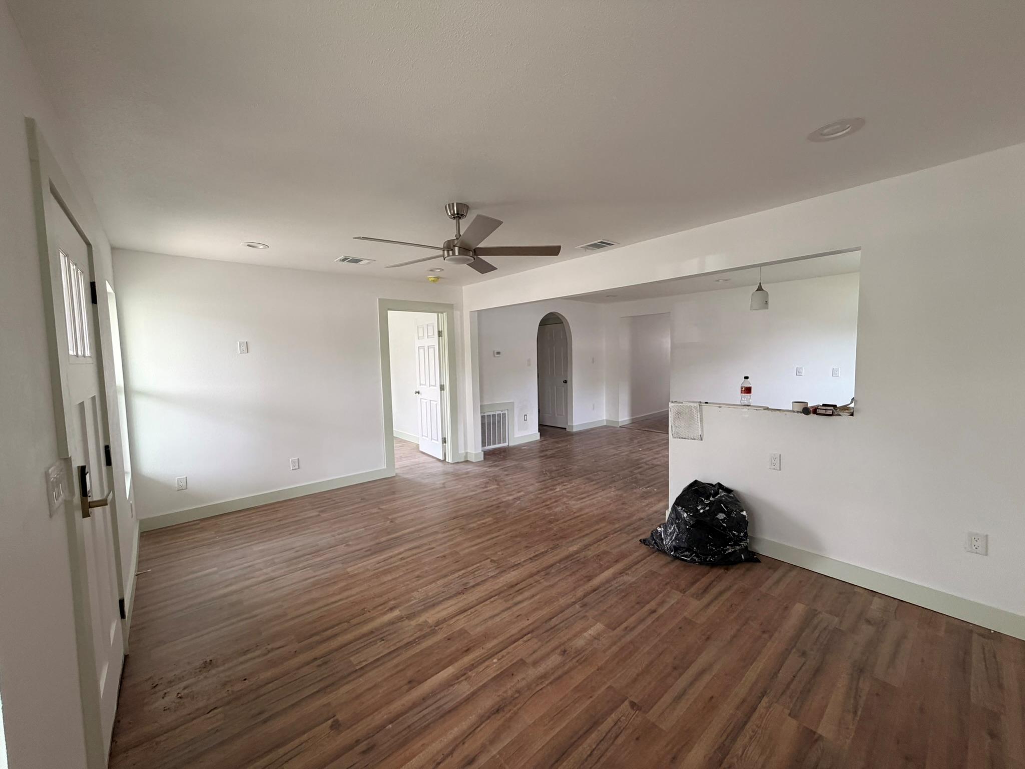 647 Erline Ave, San Antonio, TX 78237 photo 4