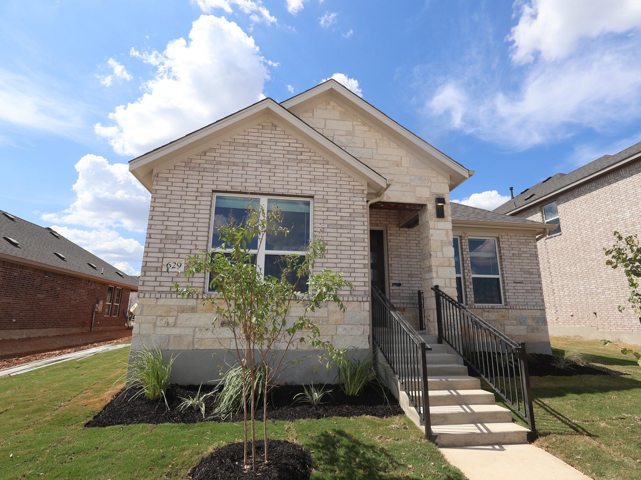 629 Clarissa ST, Buda, TX 78610 photo 3