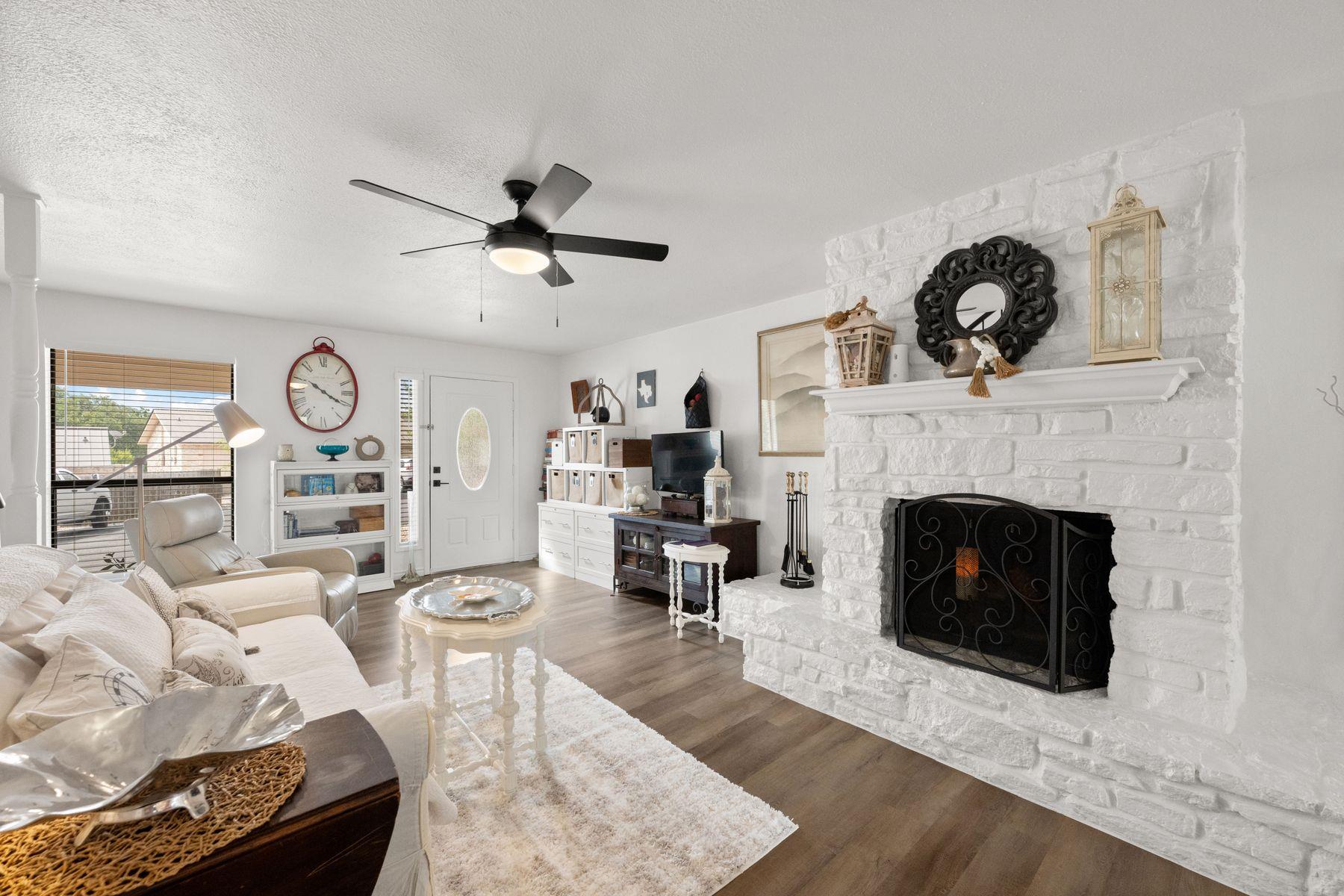 105 Star #5, Horseshoe Bay, TX 78657 photo 4