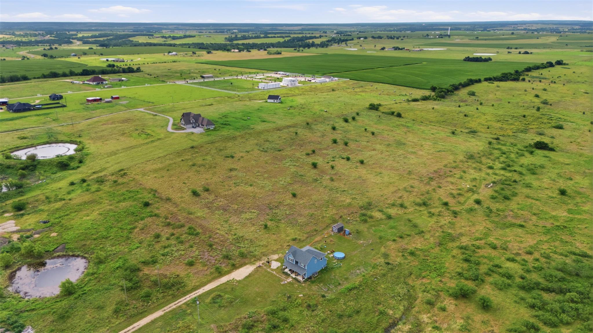 634 County Road 451 RD, Coupland, TX 78615 photo 4