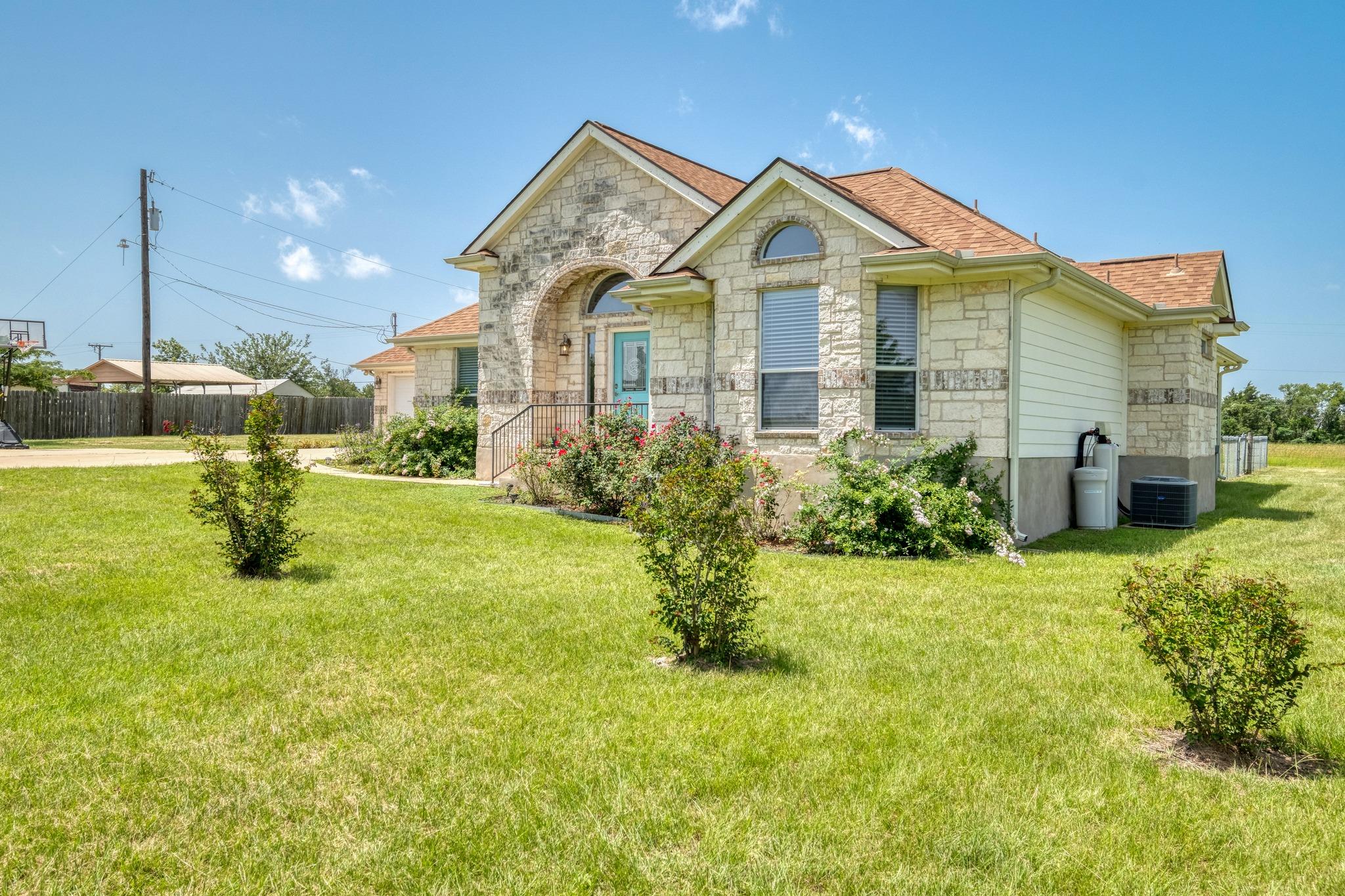 341 Brown RD, McDade, TX 78650 photo 2
