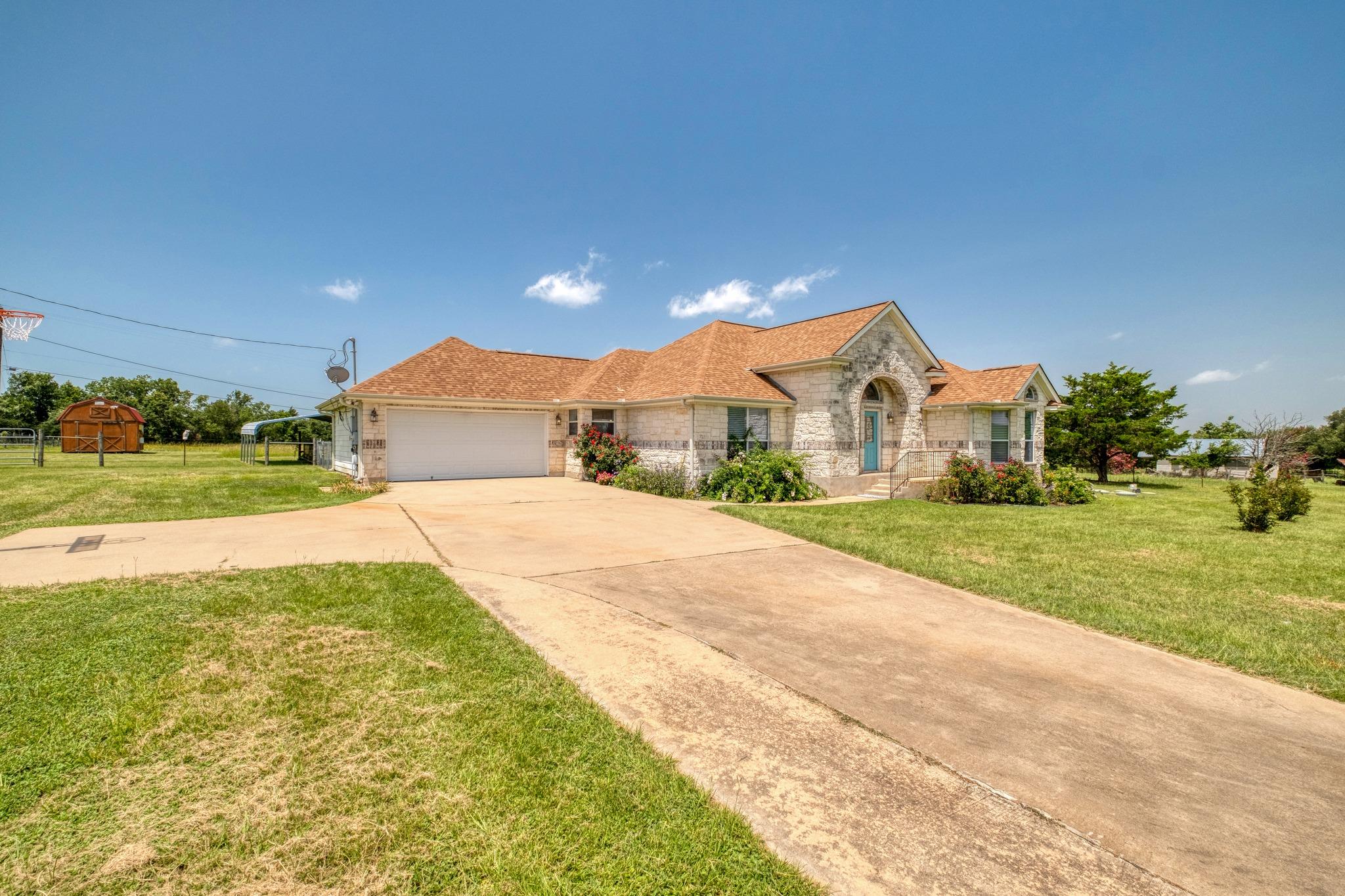 341 Brown RD, McDade, TX 78650 photo 3