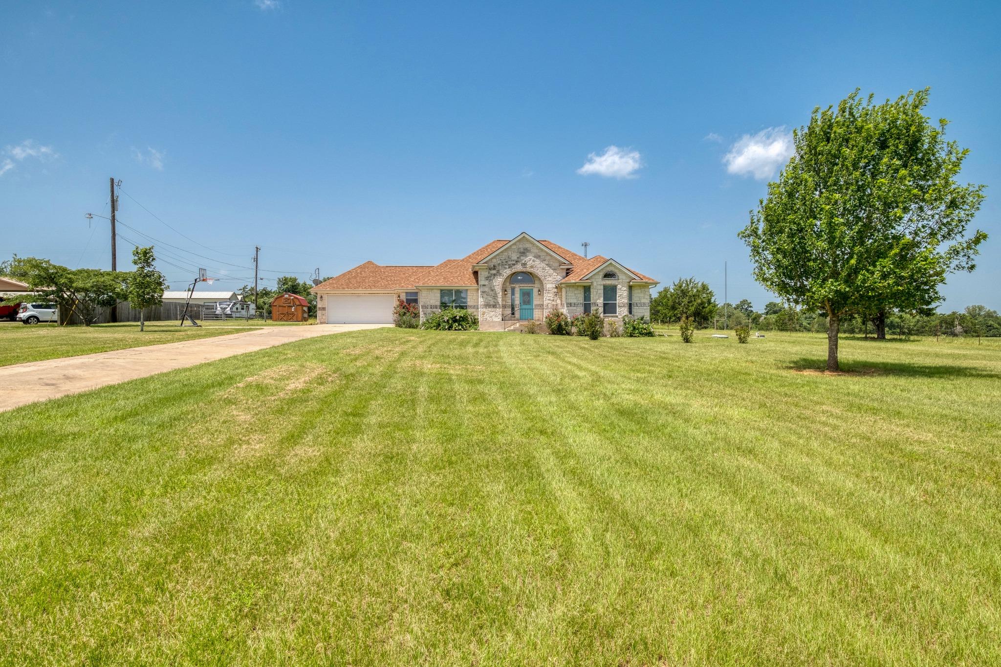 341 Brown RD, McDade, TX 78650 photo 4