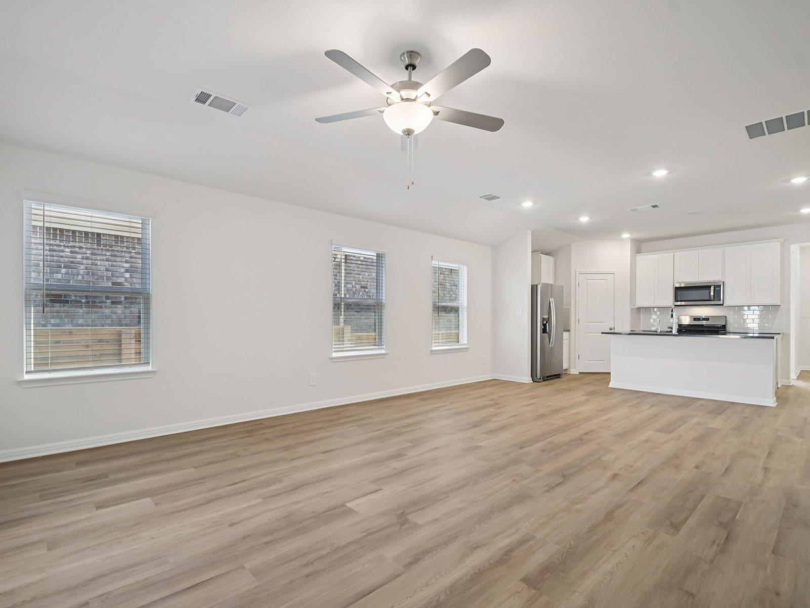 687 Clarissa ST, Buda, TX 78610 photo 2