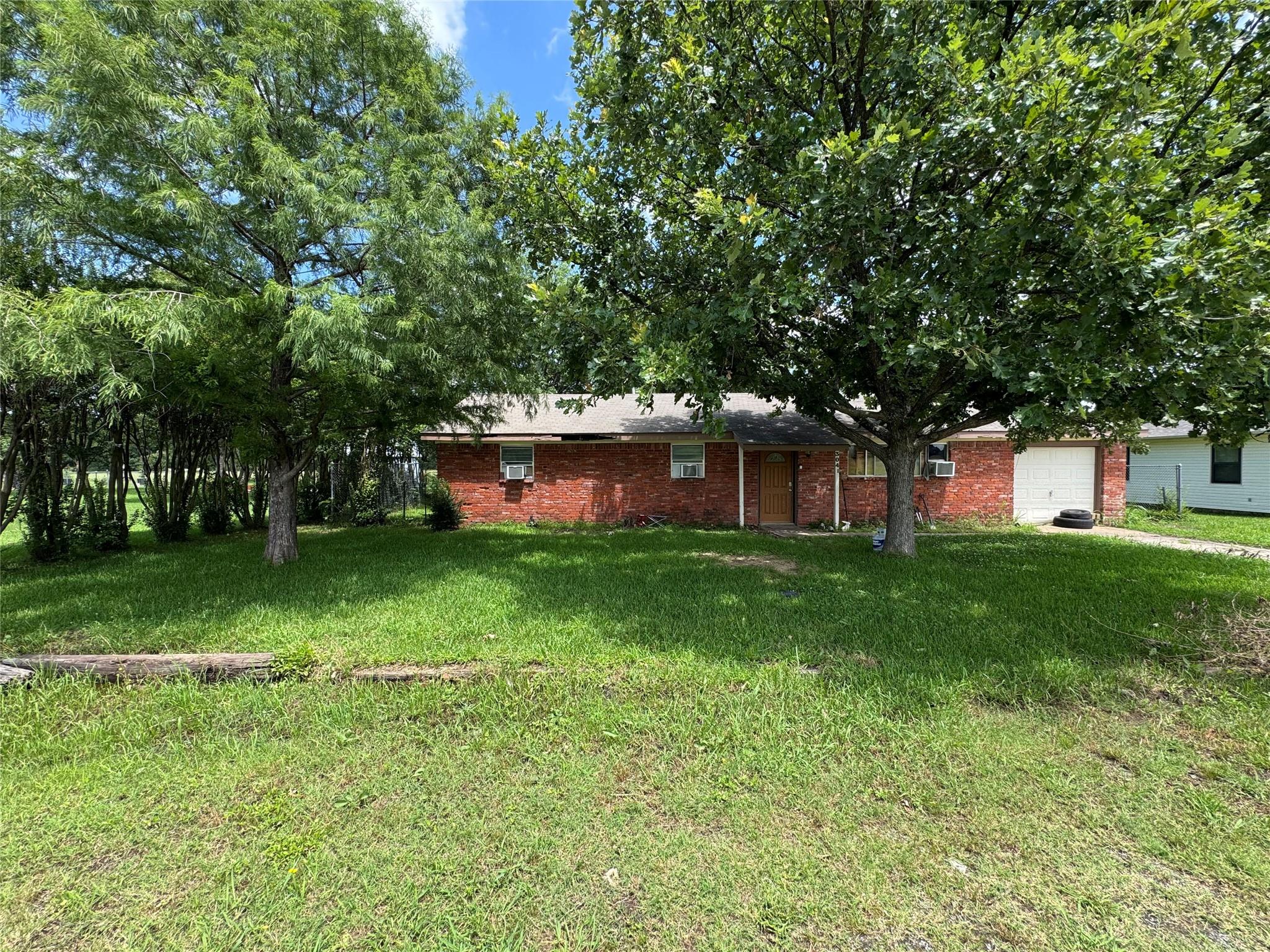 3041 Monroe ST, Commerce, TX 75428 photo 2