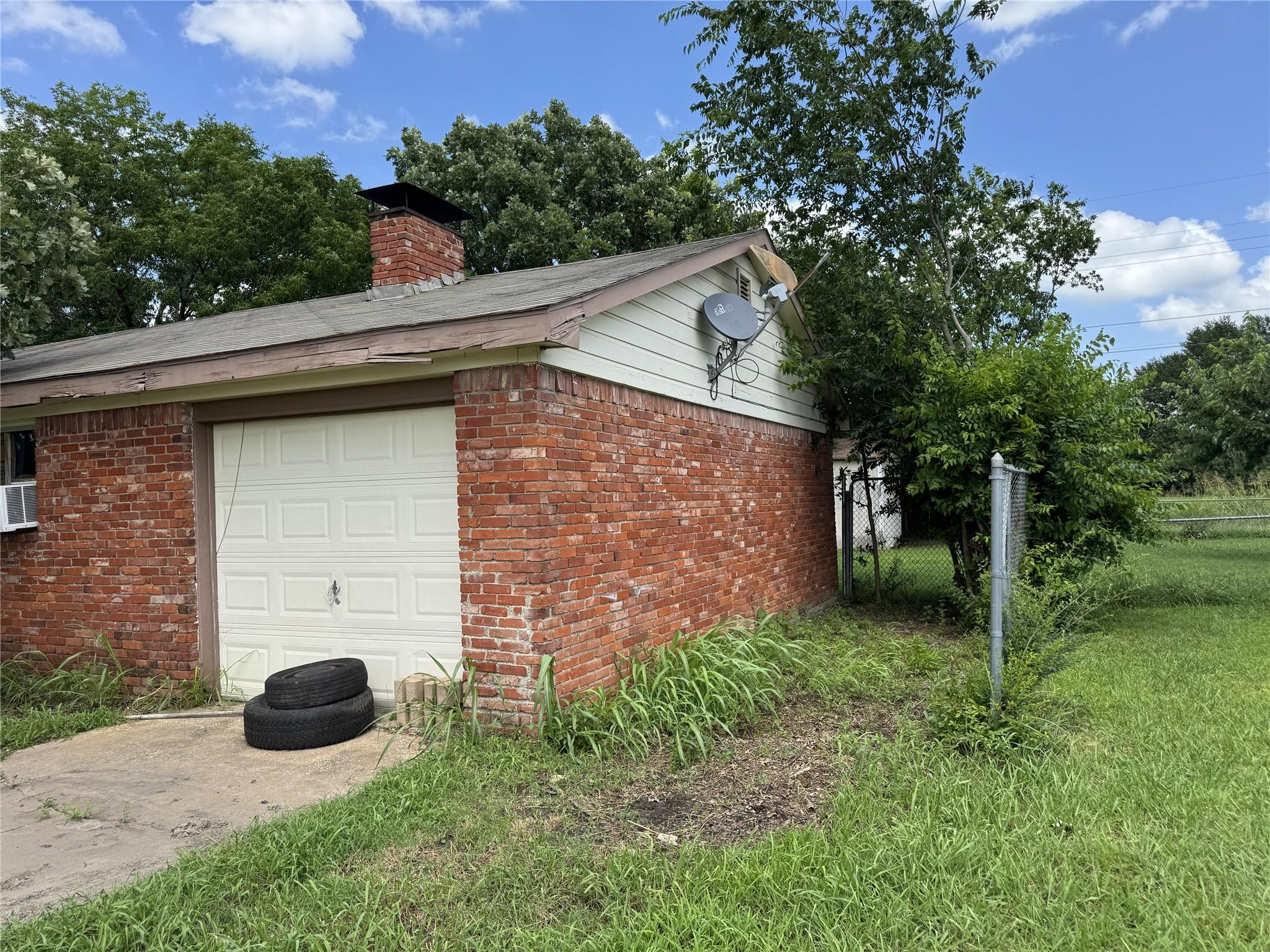 3041 Monroe ST, Commerce, TX 75428 photo 3
