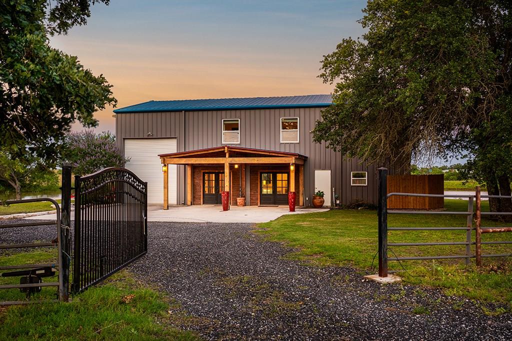 646 Victor Eckhardt RD, Fredericksburg, TX 78624 photo 3
