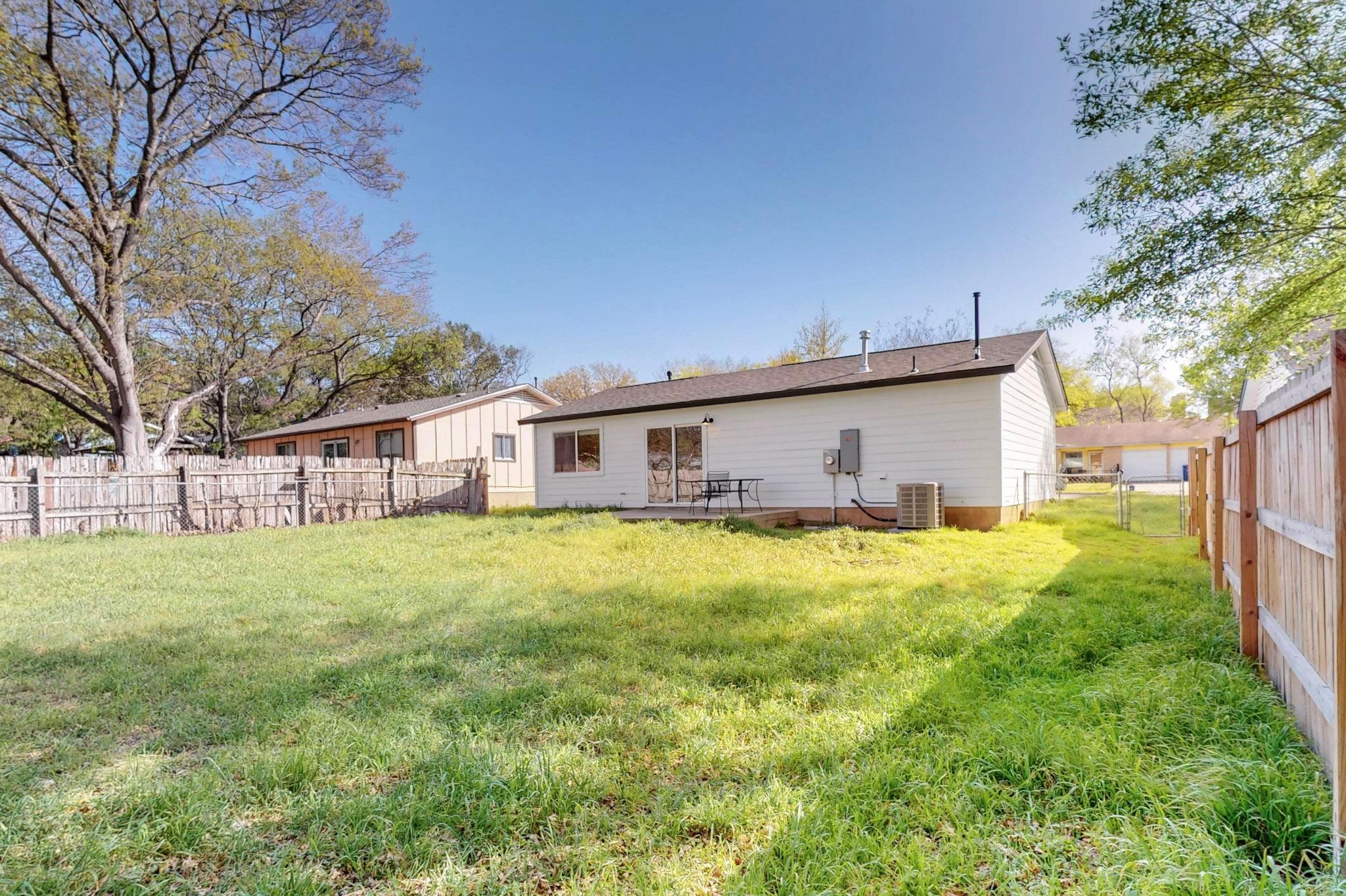 408 Blueberry HL, Austin, TX 78745 photo 2