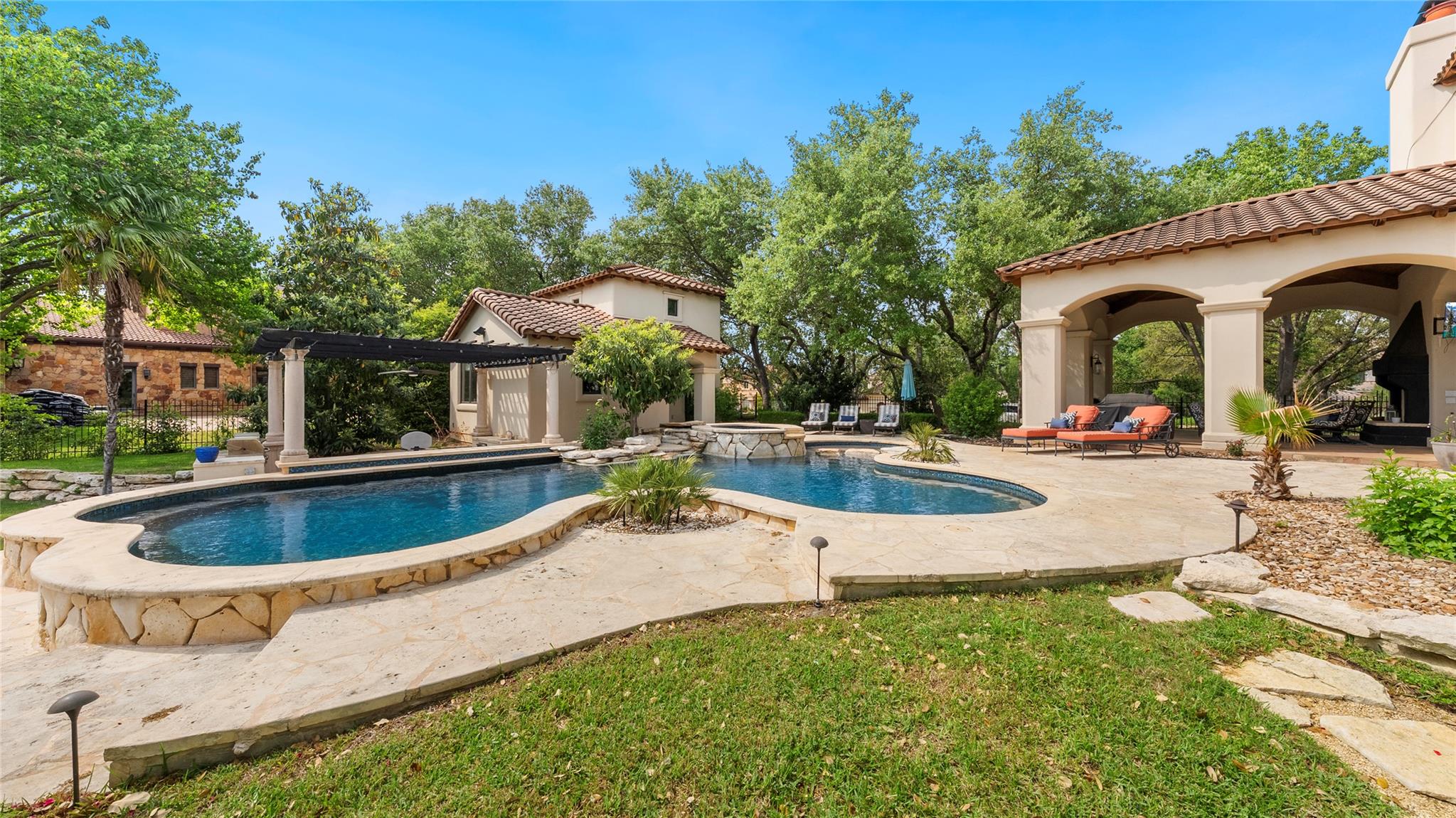 201 Costa Bella DR, Austin, TX 78734 photo 3