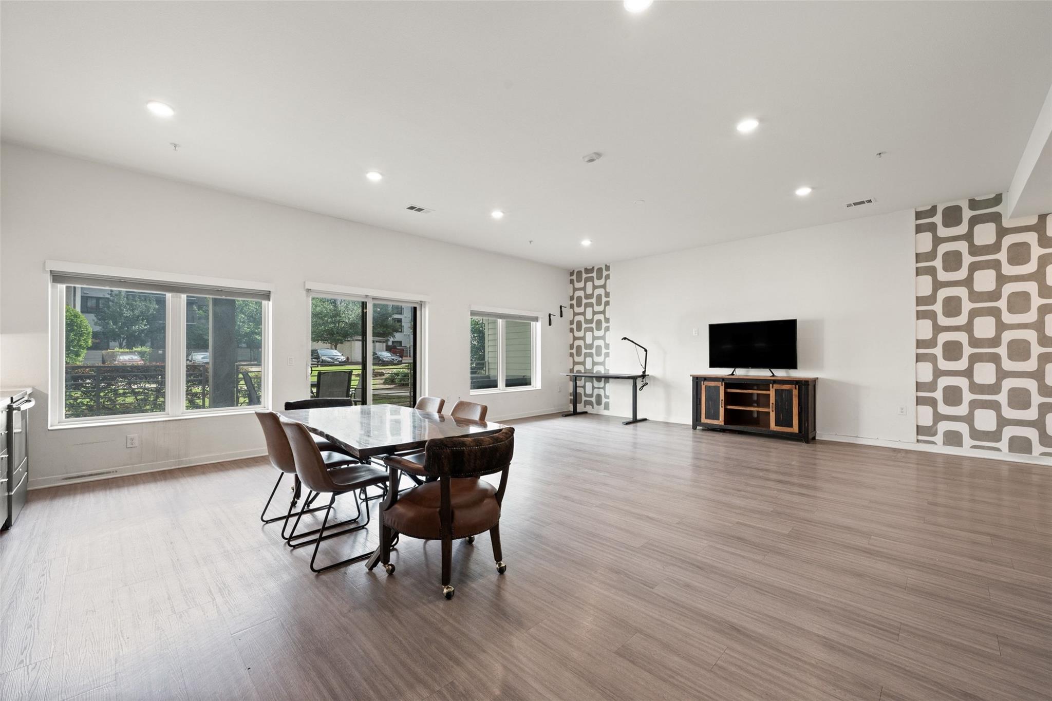 4361 Congress Ave #111, Austin, TX 78745 photo 2