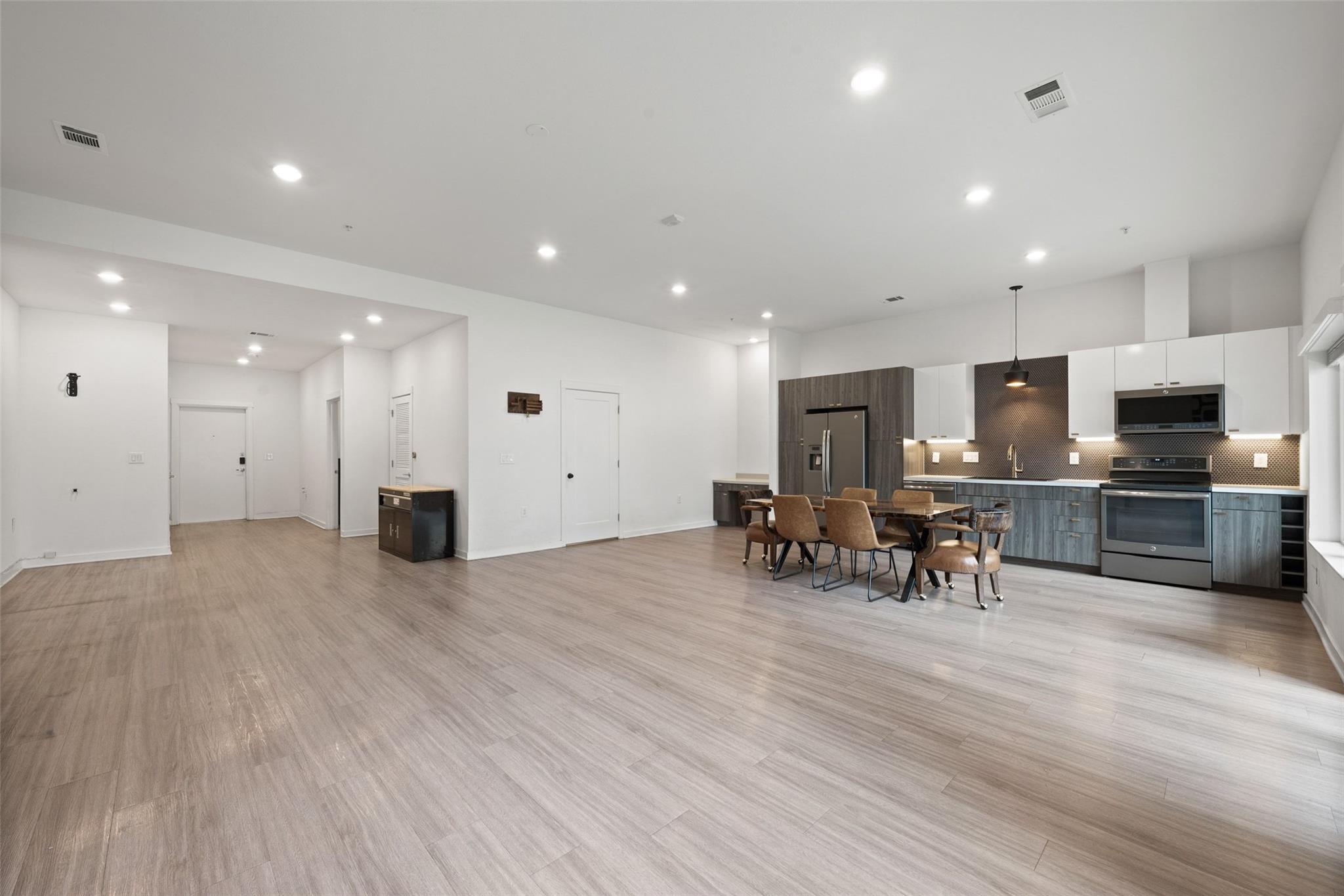 4361 Congress Ave #111, Austin, TX 78745 photo 3