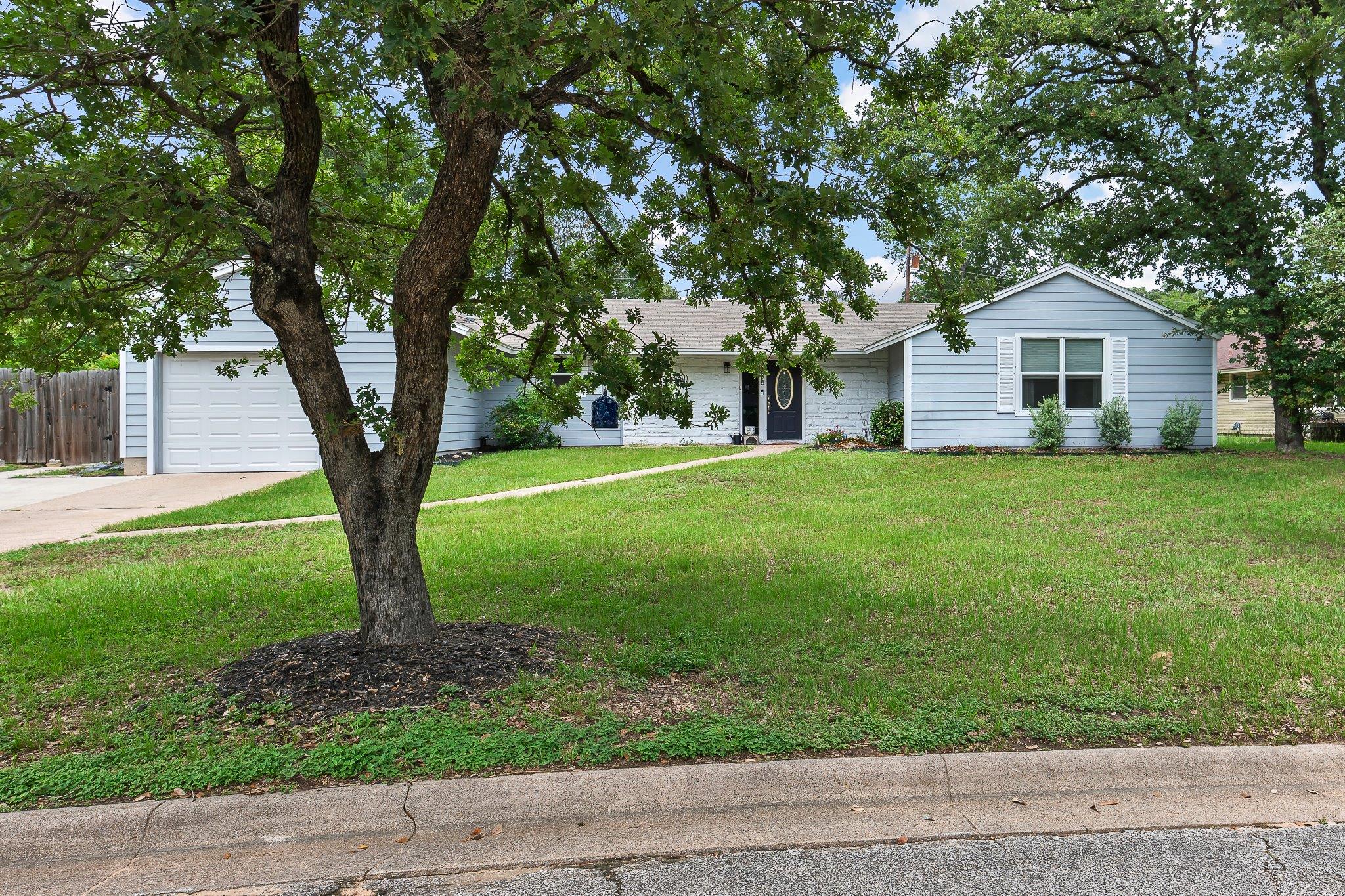 508 San Jacinto DR, Rockdale, TX 76567 photo 2