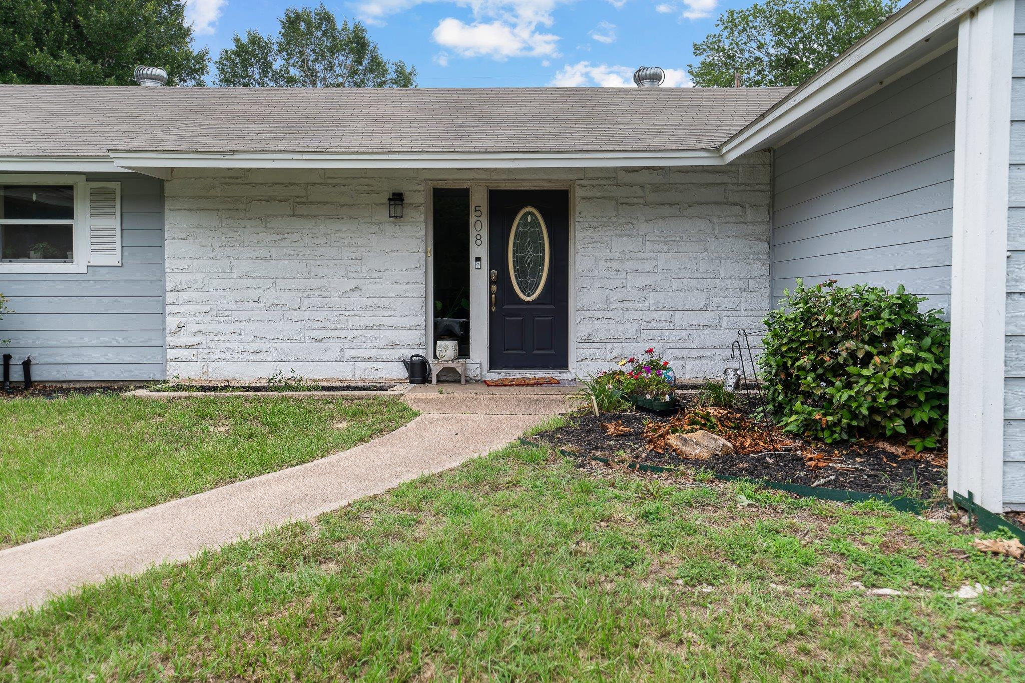 508 San Jacinto DR, Rockdale, TX 76567 photo 4