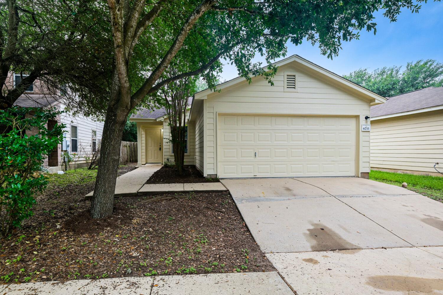 6733 Doyal DR, Austin, TX 78747 photo 2