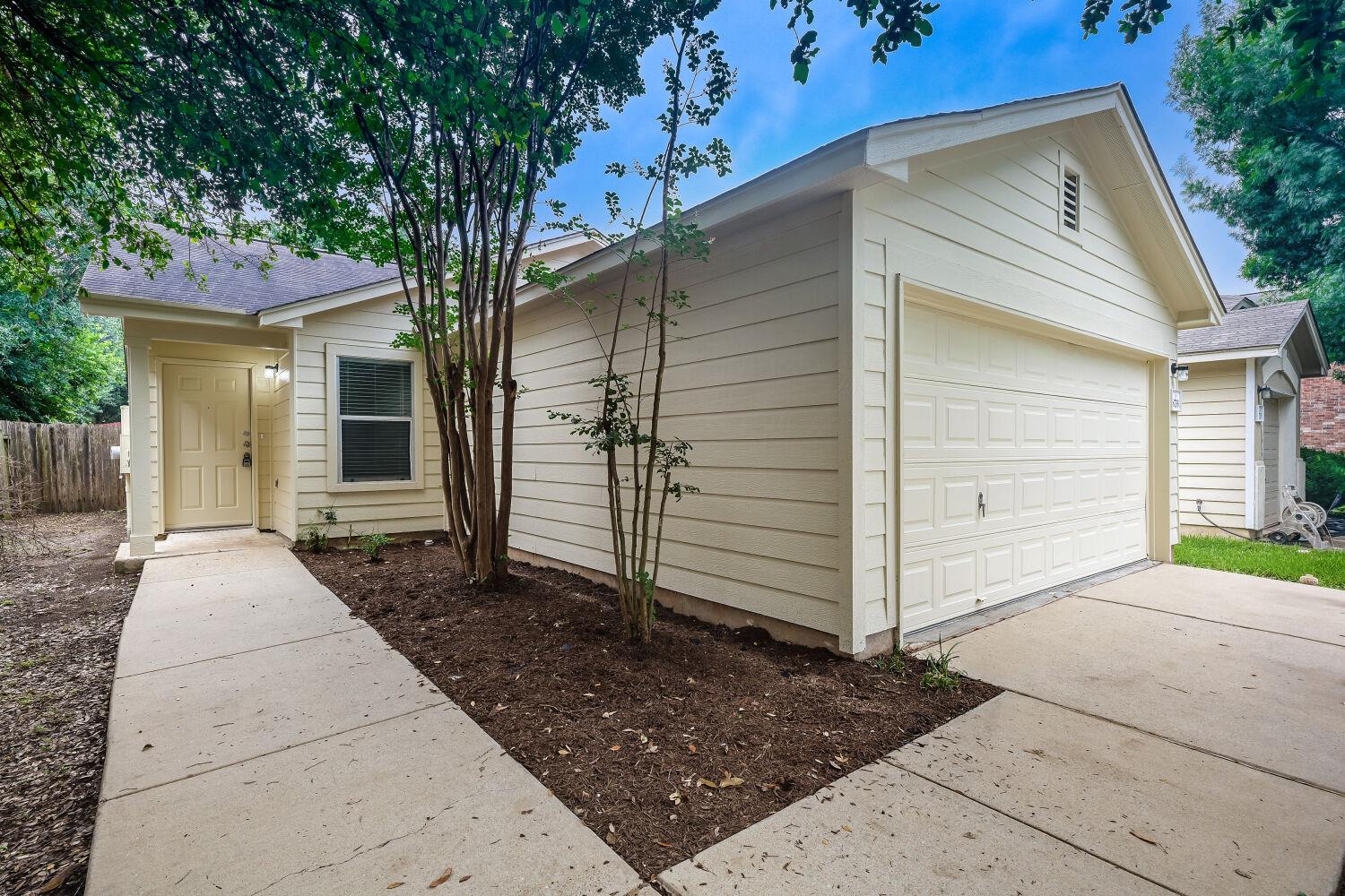 6733 Doyal DR, Austin, TX 78747 photo 3