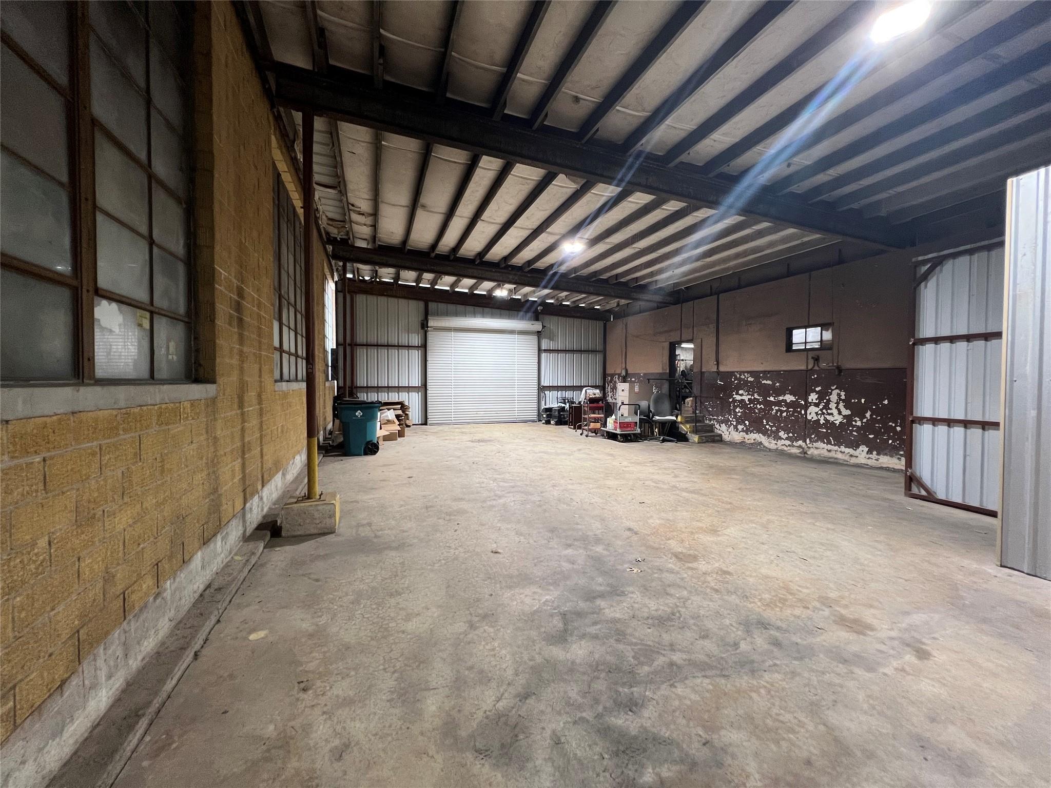 219 3rd ST, Taylor, TX 76574 photo 4