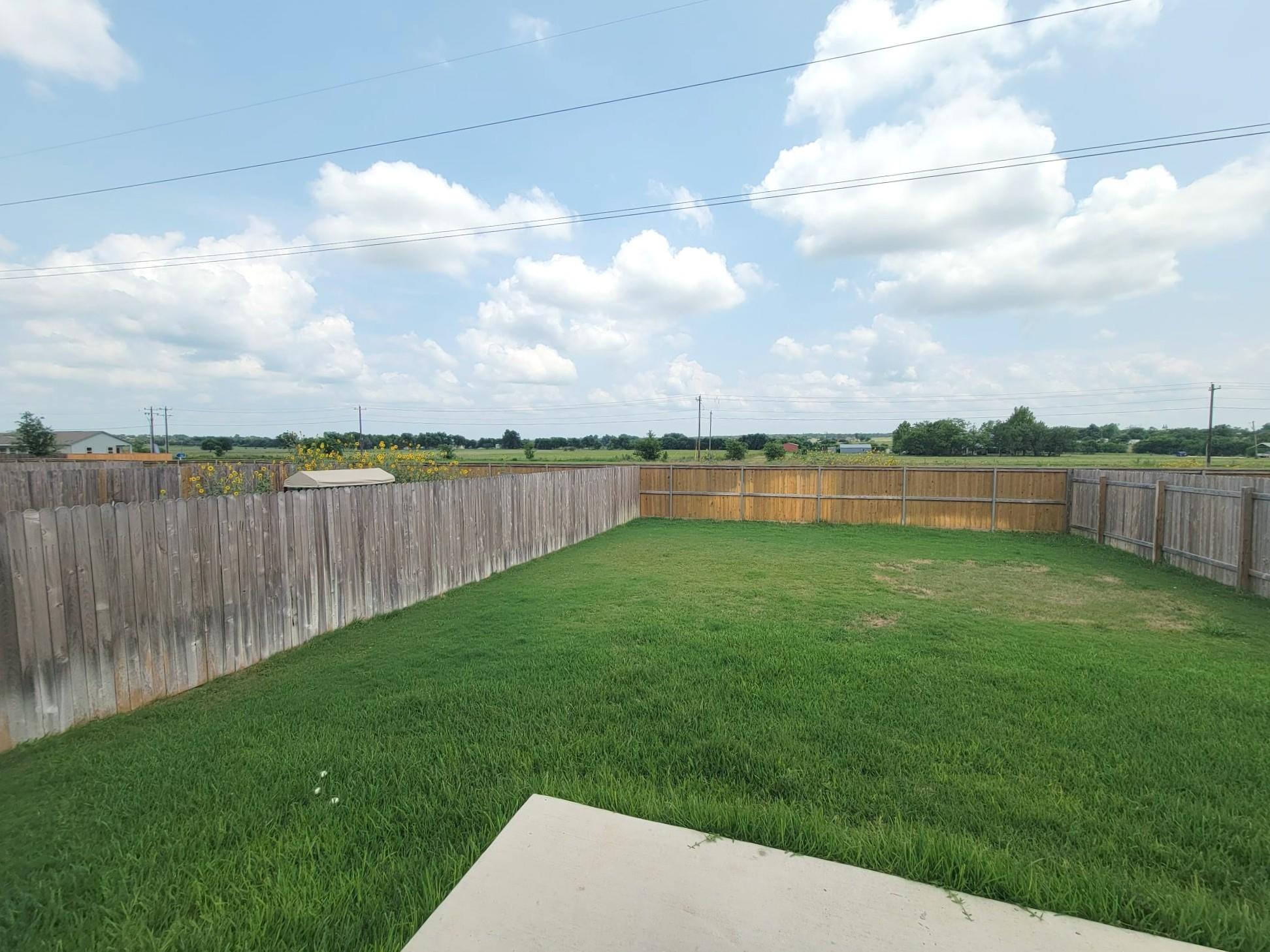500 Magnum Force DR, Jarrell, TX 76537 photo 2