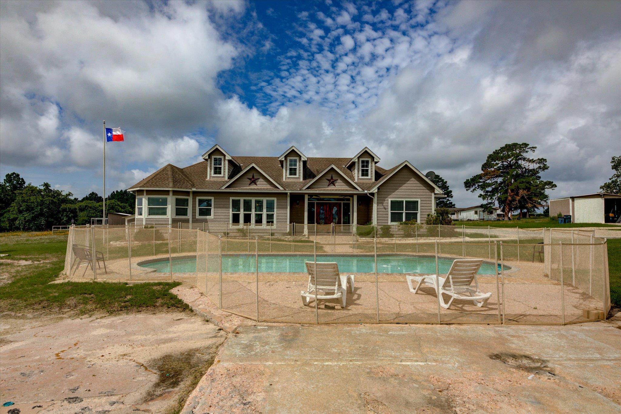 118 Saddle CT, Bastrop, TX 78602 photo 3
