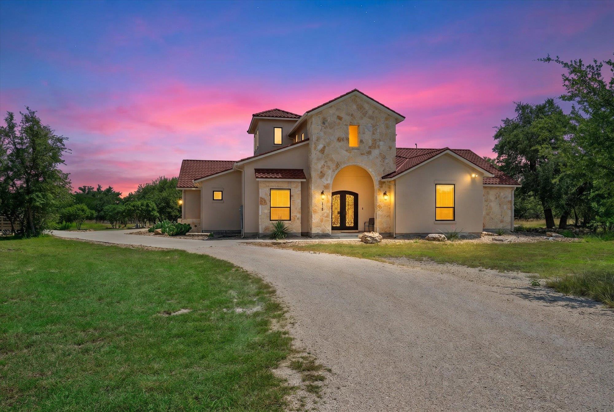 638 Strada Luca, Florence, TX 76527 photo 2