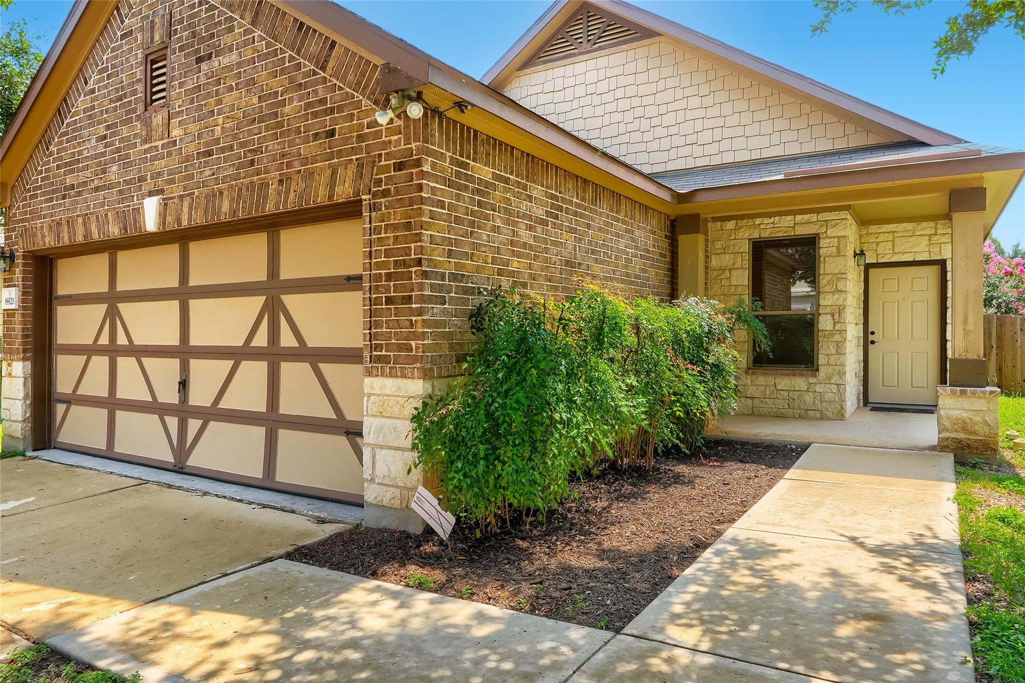 8921 Stambourne ST, Austin, TX 78747 photo 2