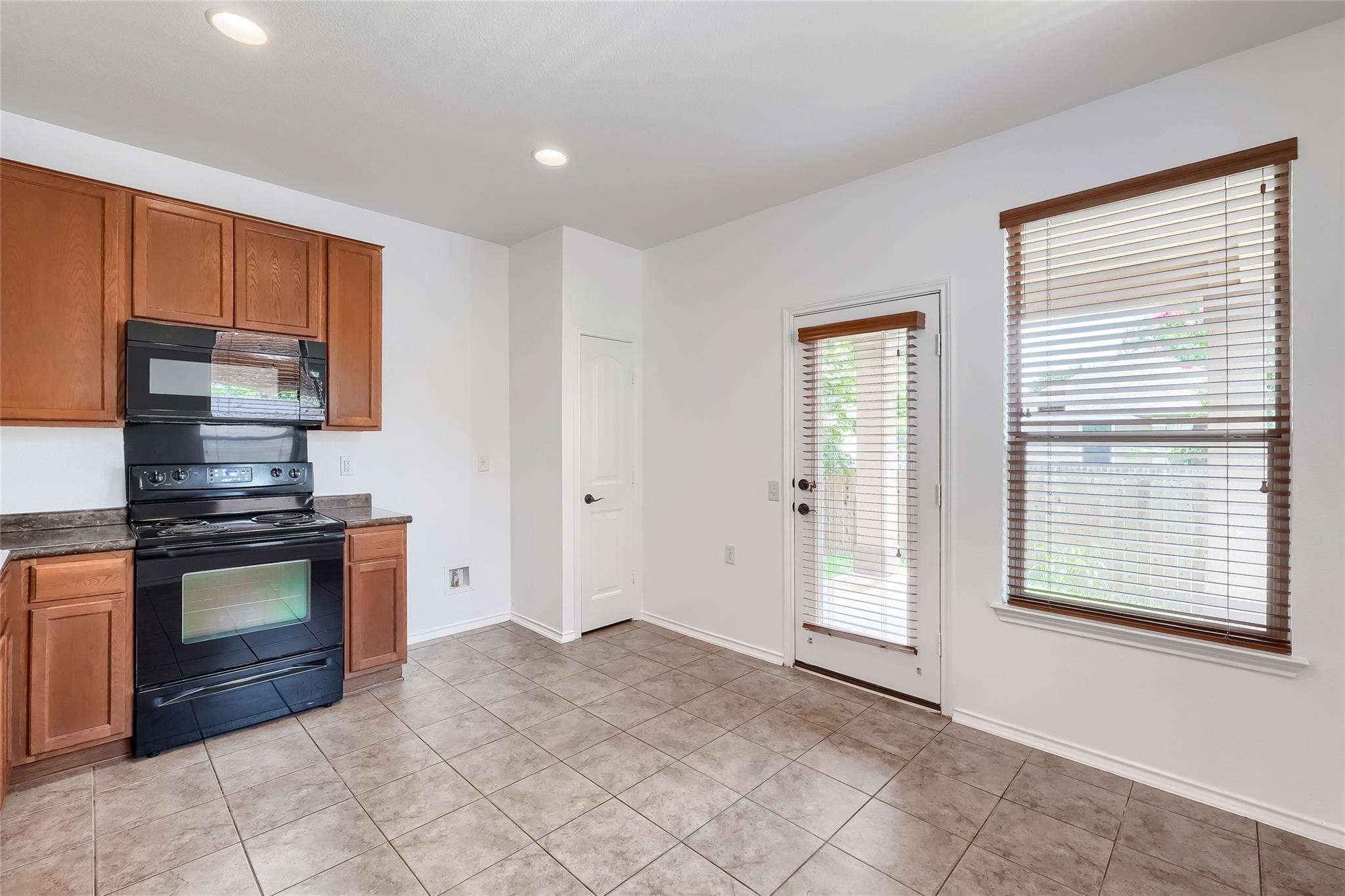 8921 Stambourne ST, Austin, TX 78747 photo 5