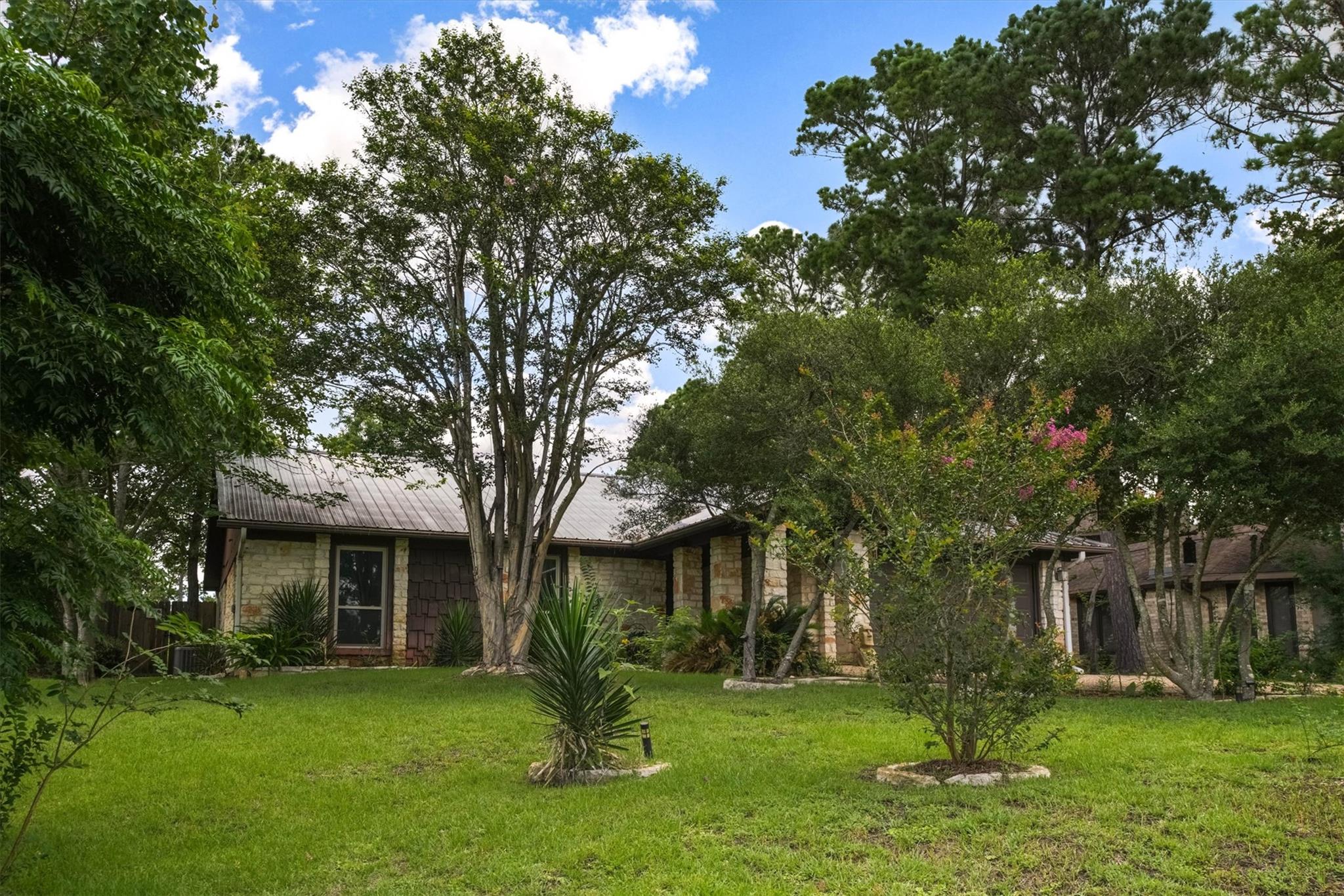 112 Mahalua LN, Bastrop, TX 78602 photo 2