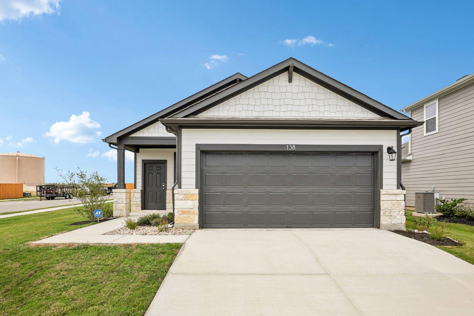 138 Hornet ST, Elgin, TX 78621 photo 3