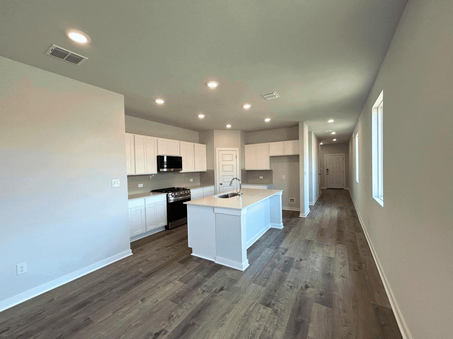 138 Hornet ST, Elgin, TX 78621 photo 4