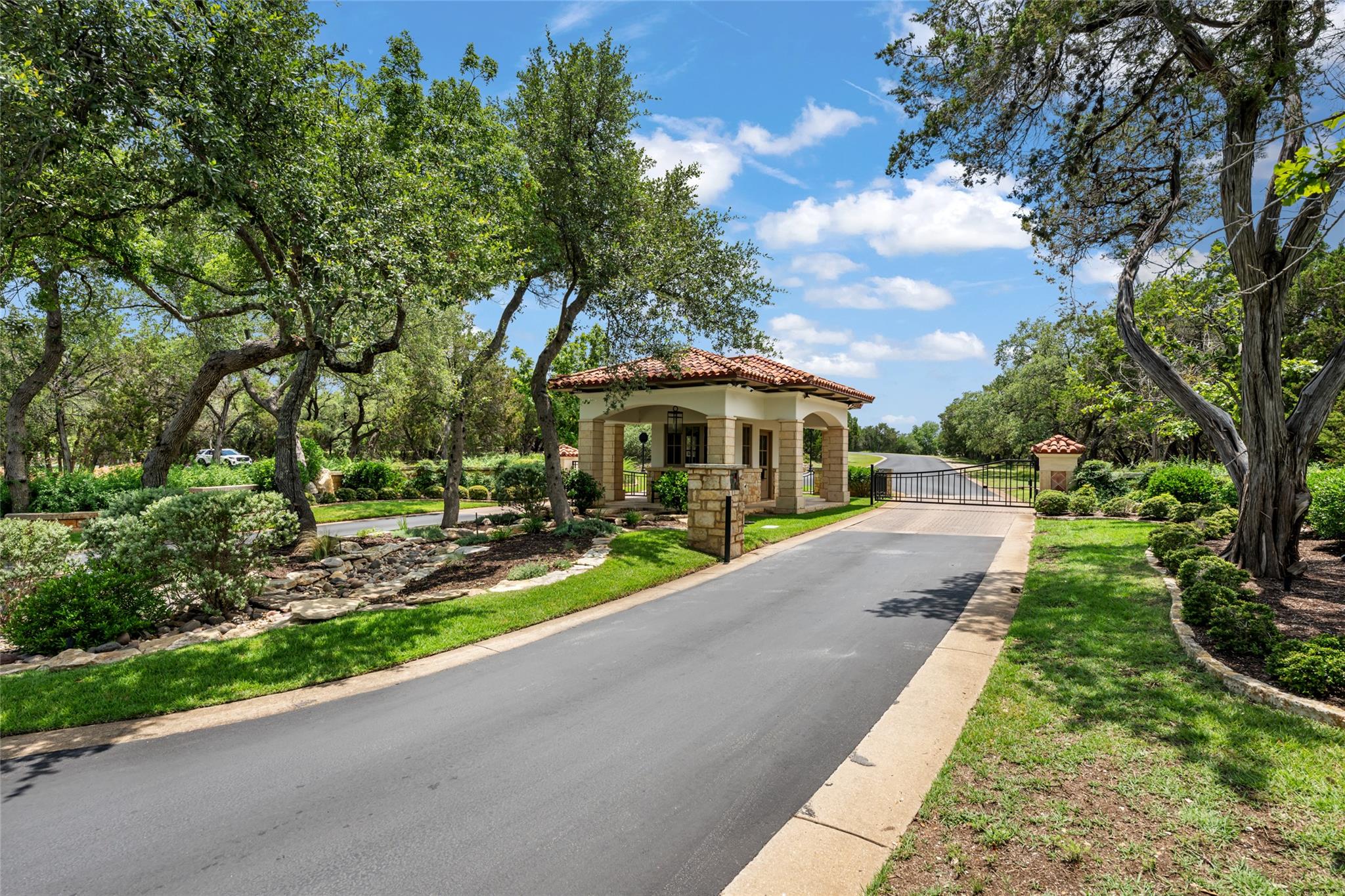 906 Moonlight Bay DR, Spicewood, TX 78669 photo 4