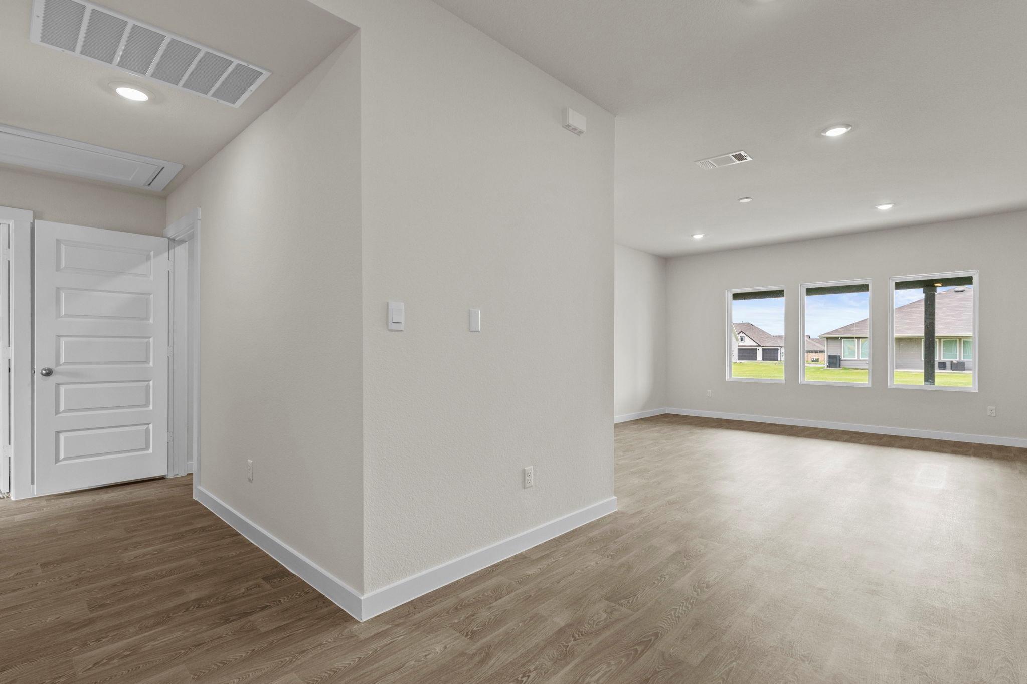 473 ATTICUS CV, Lockhart, TX 78644 photo 2