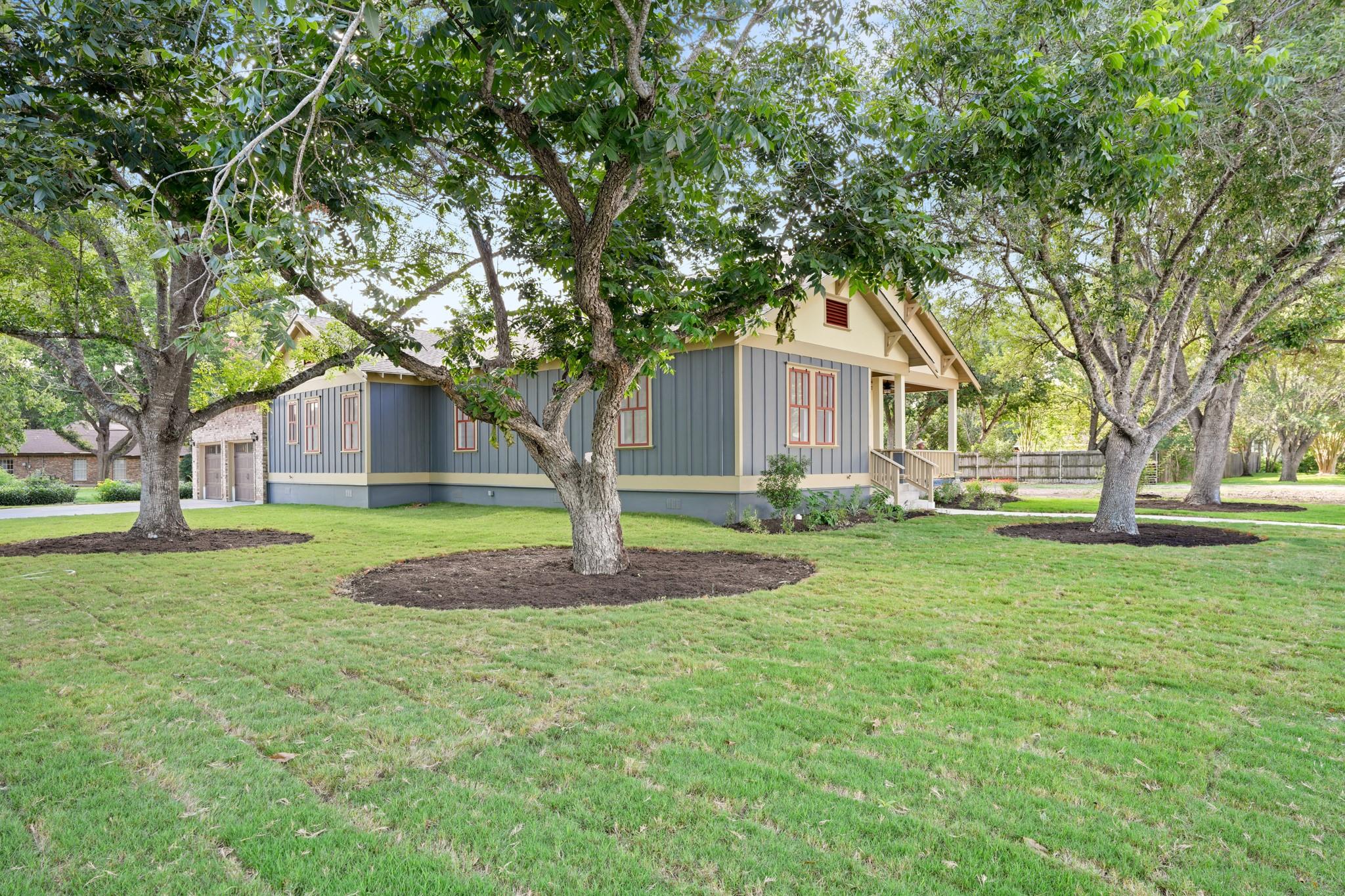 608 Cibilo ST, Lockhart, TX 78644 photo 5