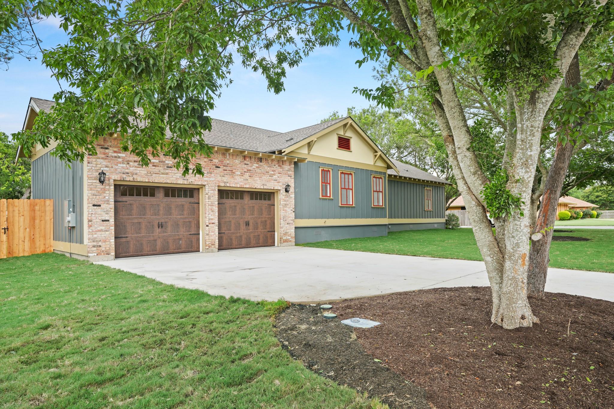608 Cibilo ST, Lockhart, TX 78644 photo 4