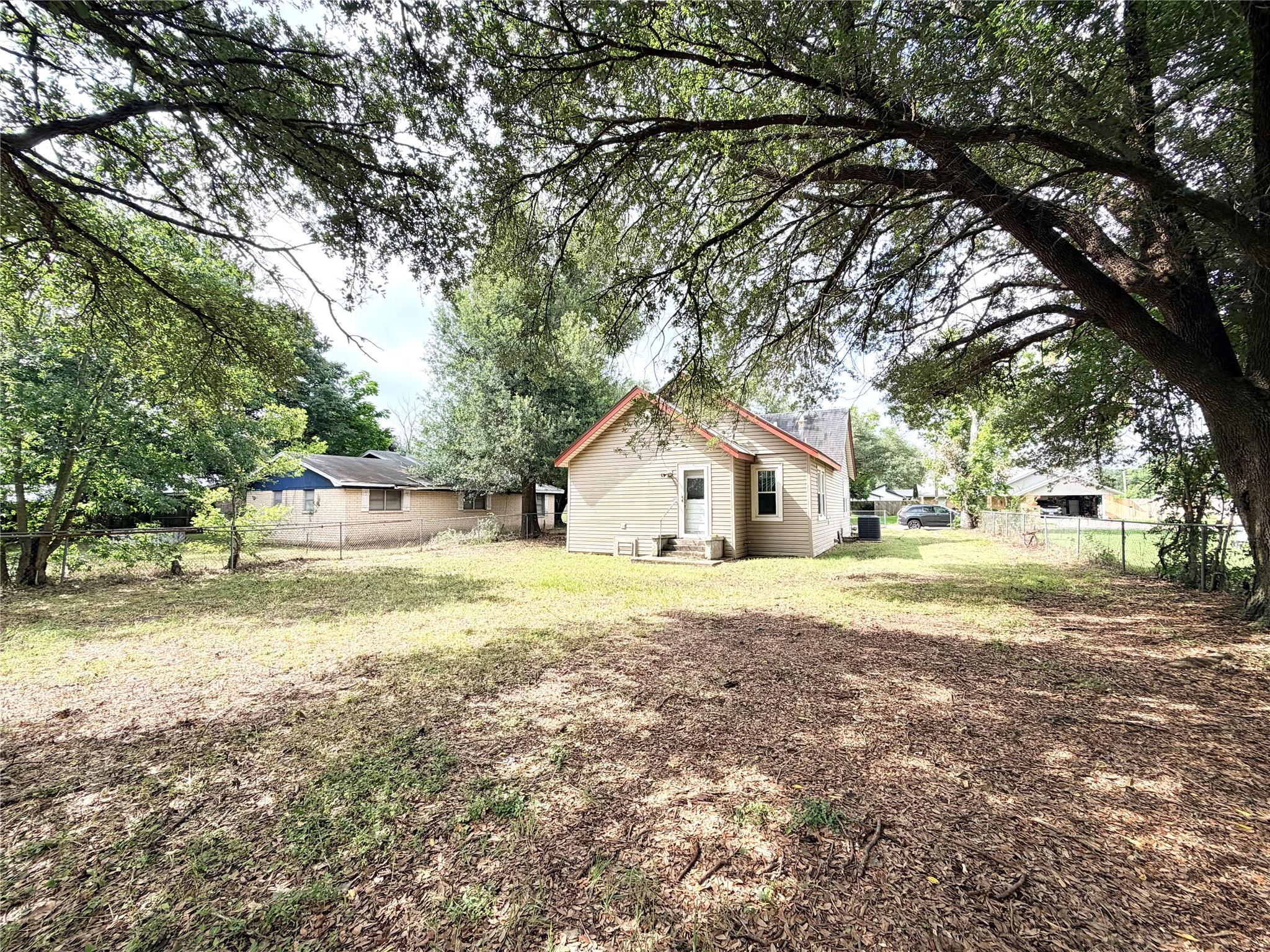 702 18th ST, Cameron, TX 76520 photo 3