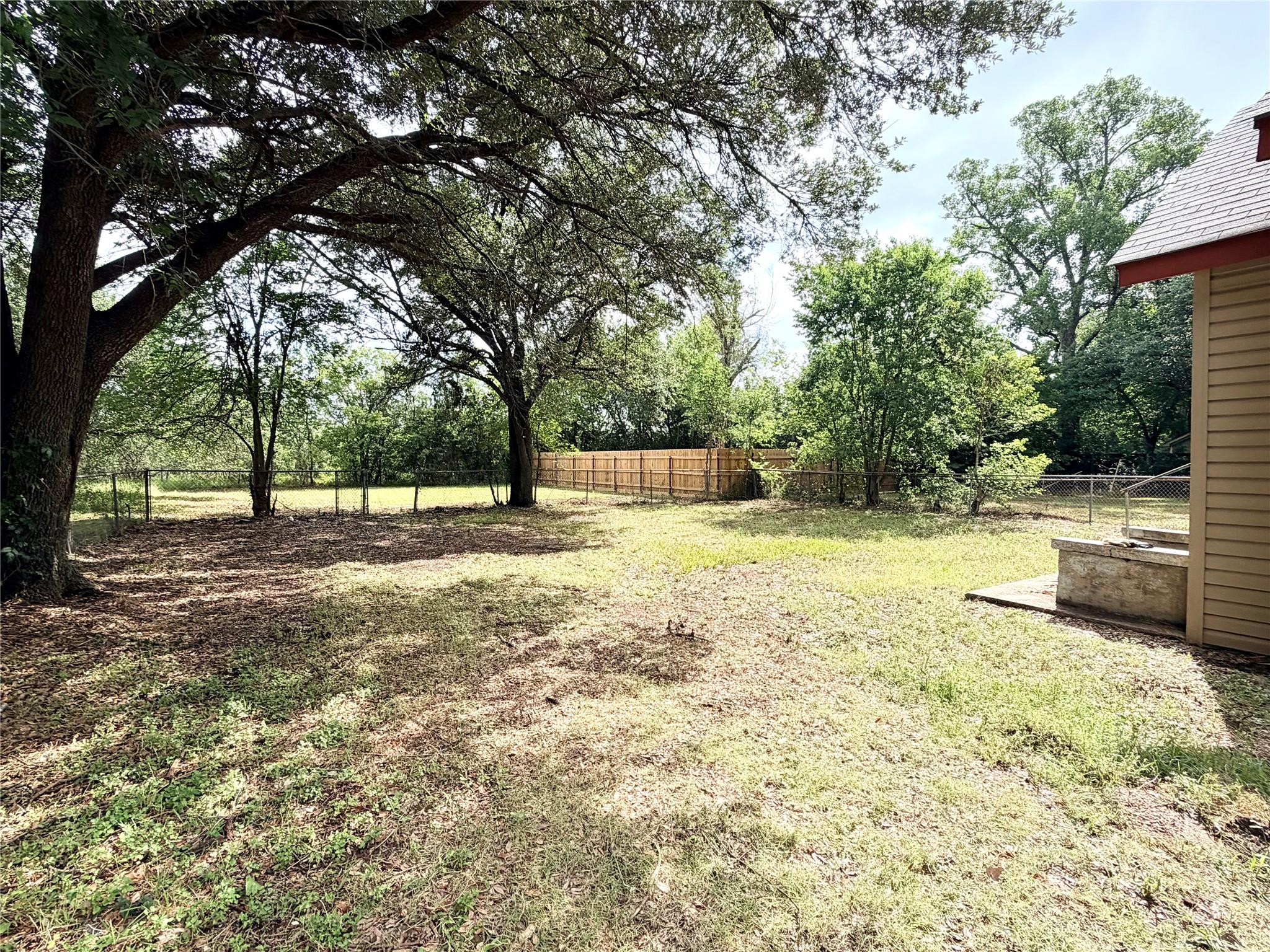 702 18th ST, Cameron, TX 76520 photo 4
