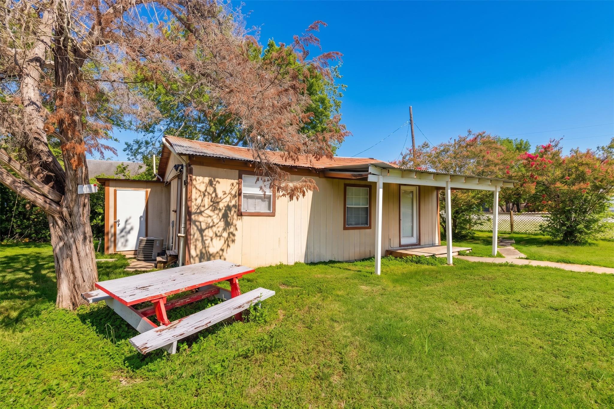 310 Parsons ST, Manor, TX 78653 photo 2