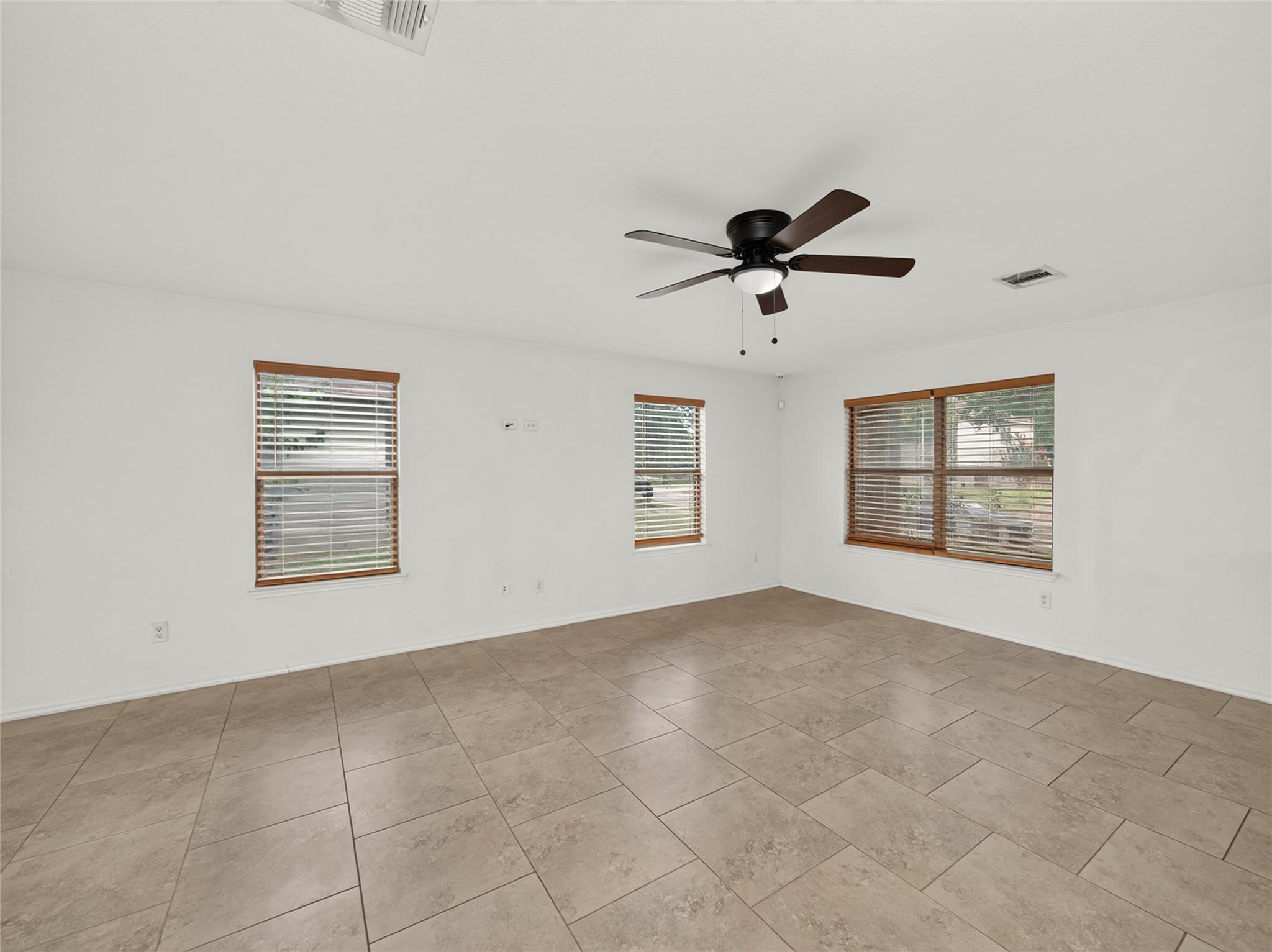 4912 Woodstock DR, Georgetown, TX 78633 photo 4